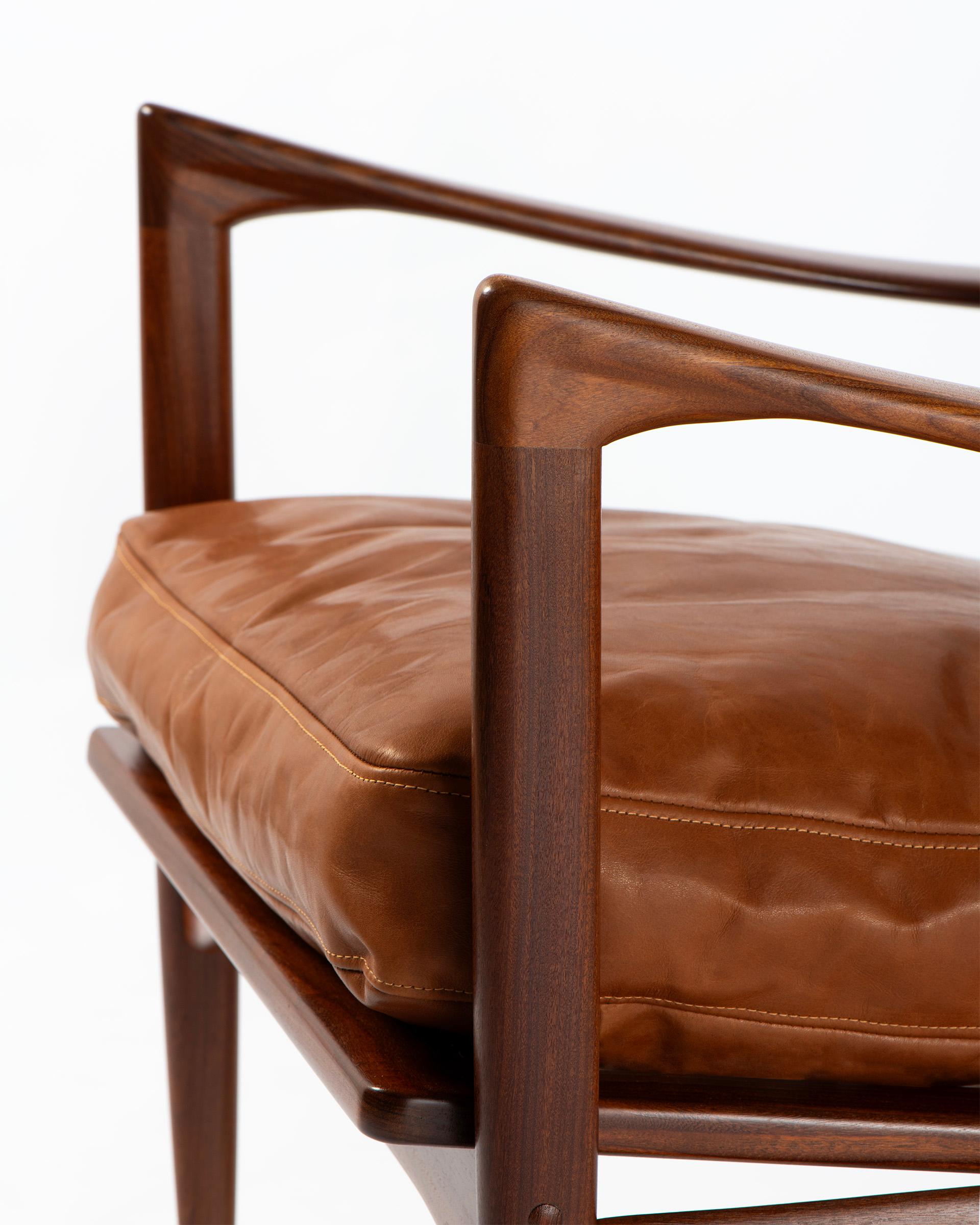 Ib Kofod-Larsen Candidate Lounge Chairs with Leather Cushions en Excelente estado para la venta en London, England