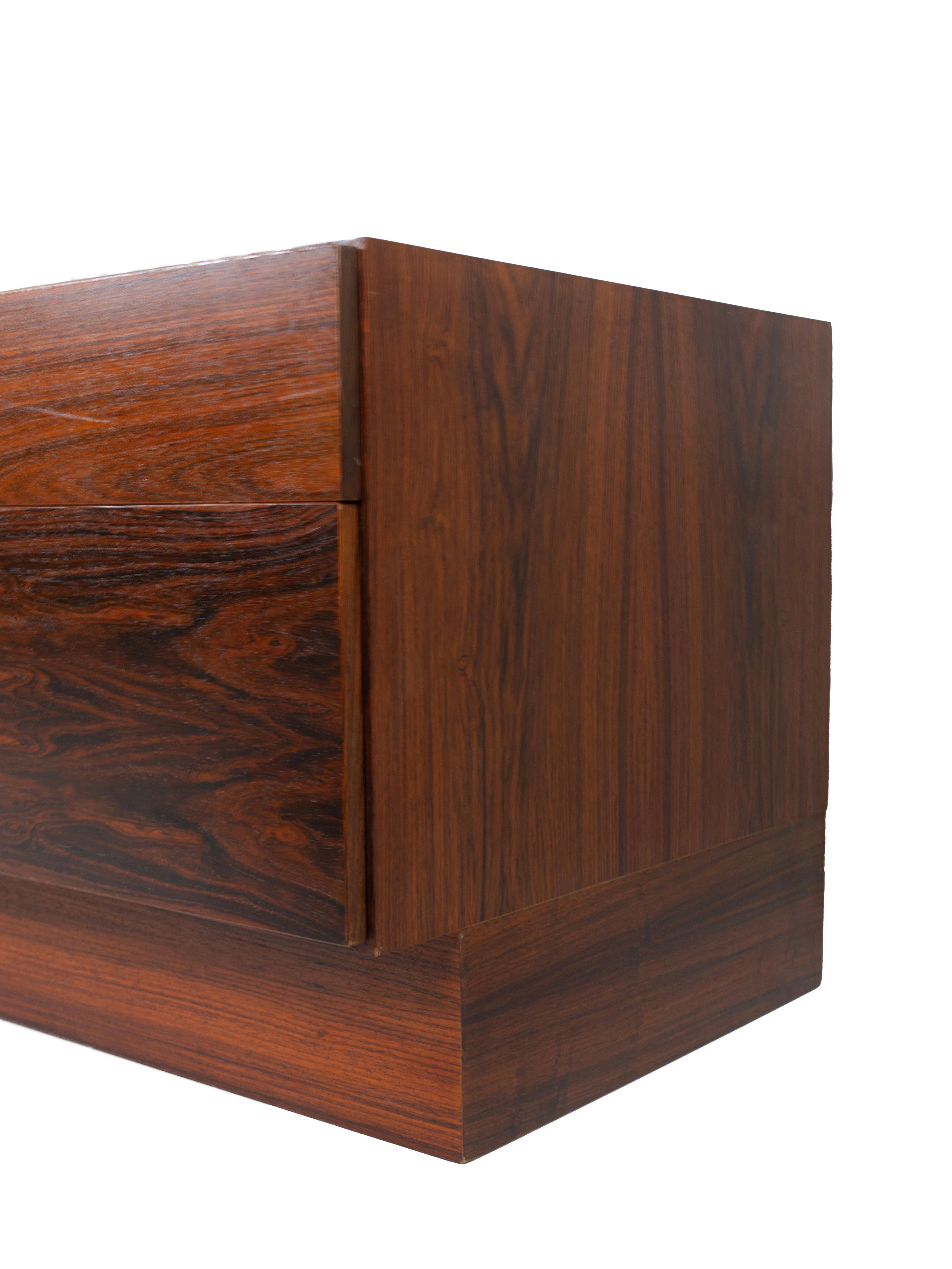 Ib Kofod-Larsen Chest of Drawers in Rosewood for Faarup Møbelfabrik, Denmark In Good Condition In Hellouw, NL
