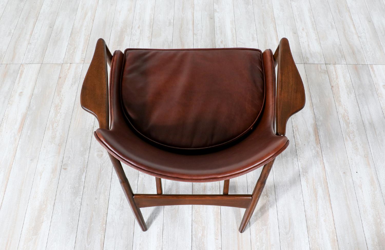 Expertly Restored - Ib Kofod-Larsen Cognac Leather Lounge Chair for Selig In Excellent Condition In Los Angeles, CA