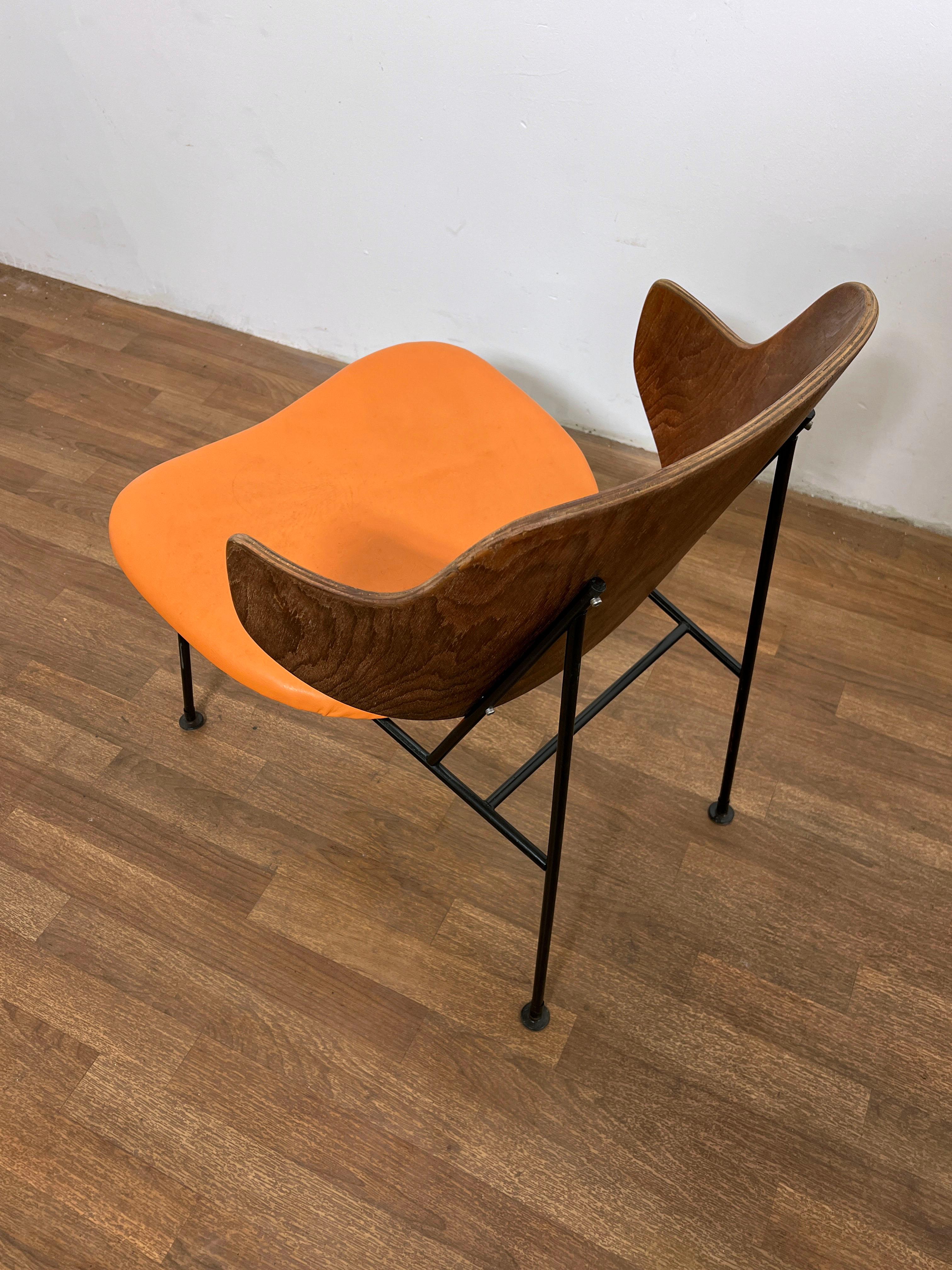 Dänischer Penguin-Stuhl aus Bugholz und Leder von Ib Kofod-Larsen, ca. 1960er Jahre im Angebot 1