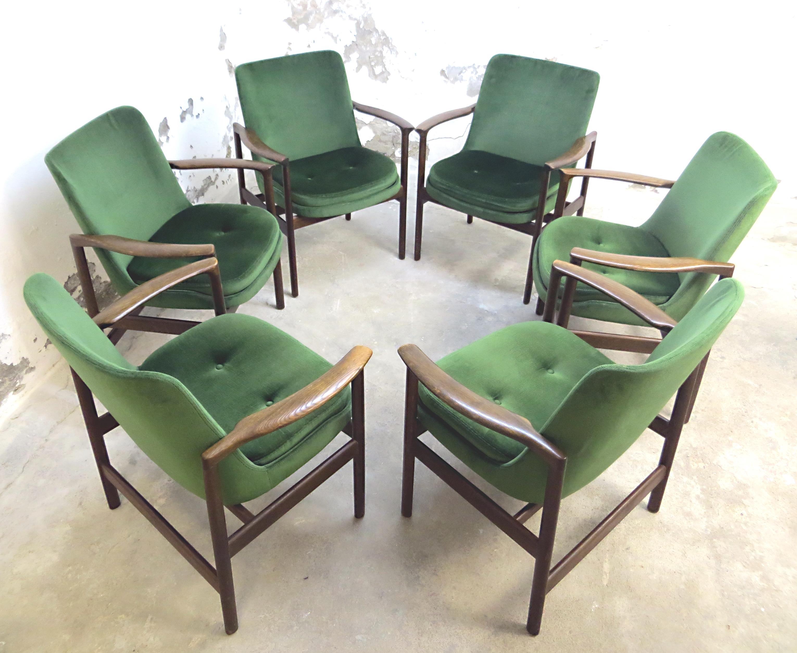 
This danish scandinavian modern design classics set includes 6 very rare chairs designed in Denmark by Ib Kofod-Larsen for Fröscher KG Germany. 
Ib Kofod - Larsen also designed the iconic 