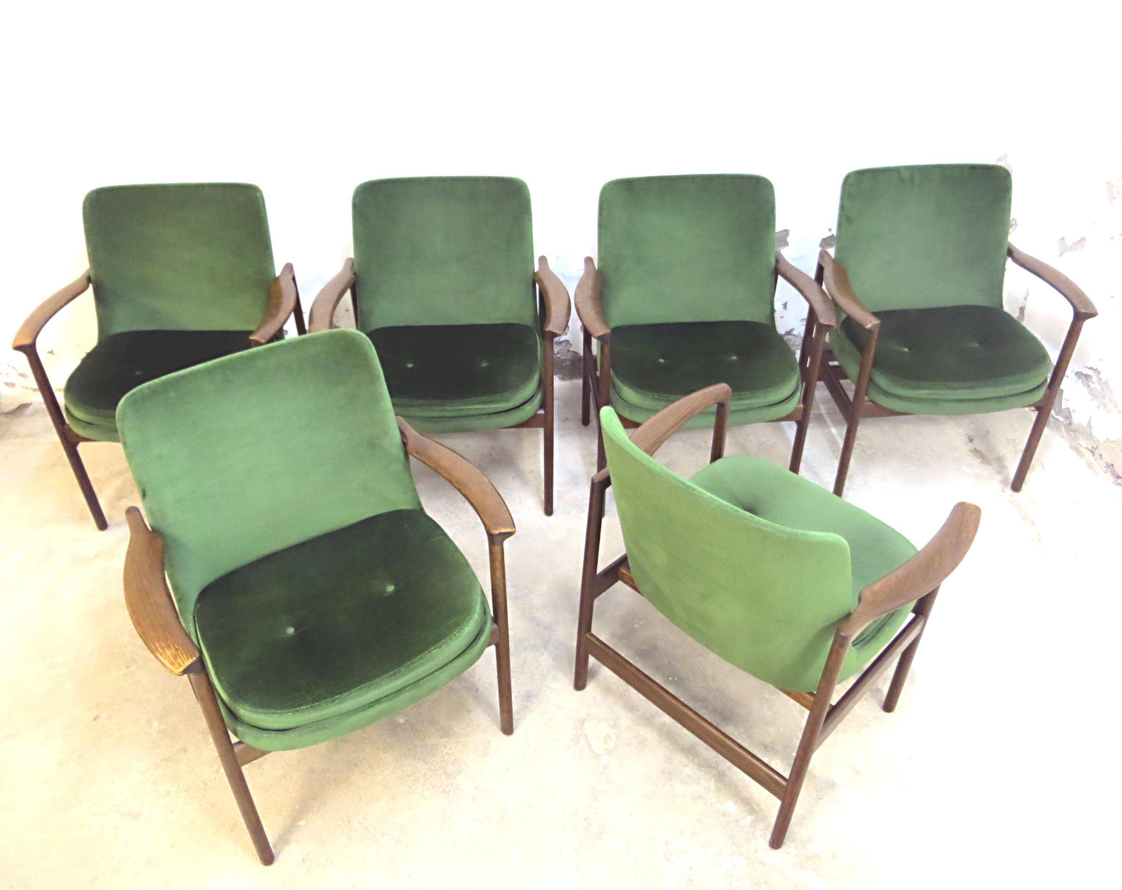 Scandinavian Modern Ib Kofod-Larsen Danish Design Armchair Lounge Chairs in Green Velvet, Set of 6