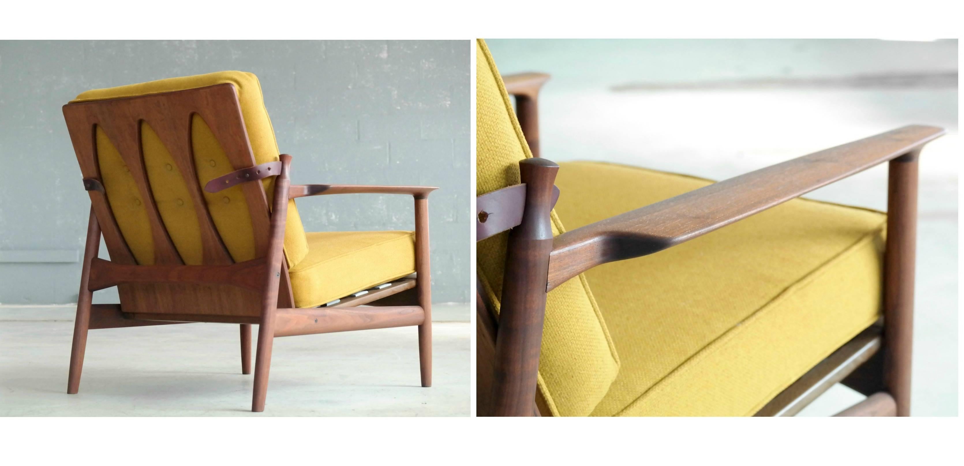 Mid-20th Century Ib Kofod-Larsen Danish Midcentury Reclining Lounge Chair in Walnut for Selig
