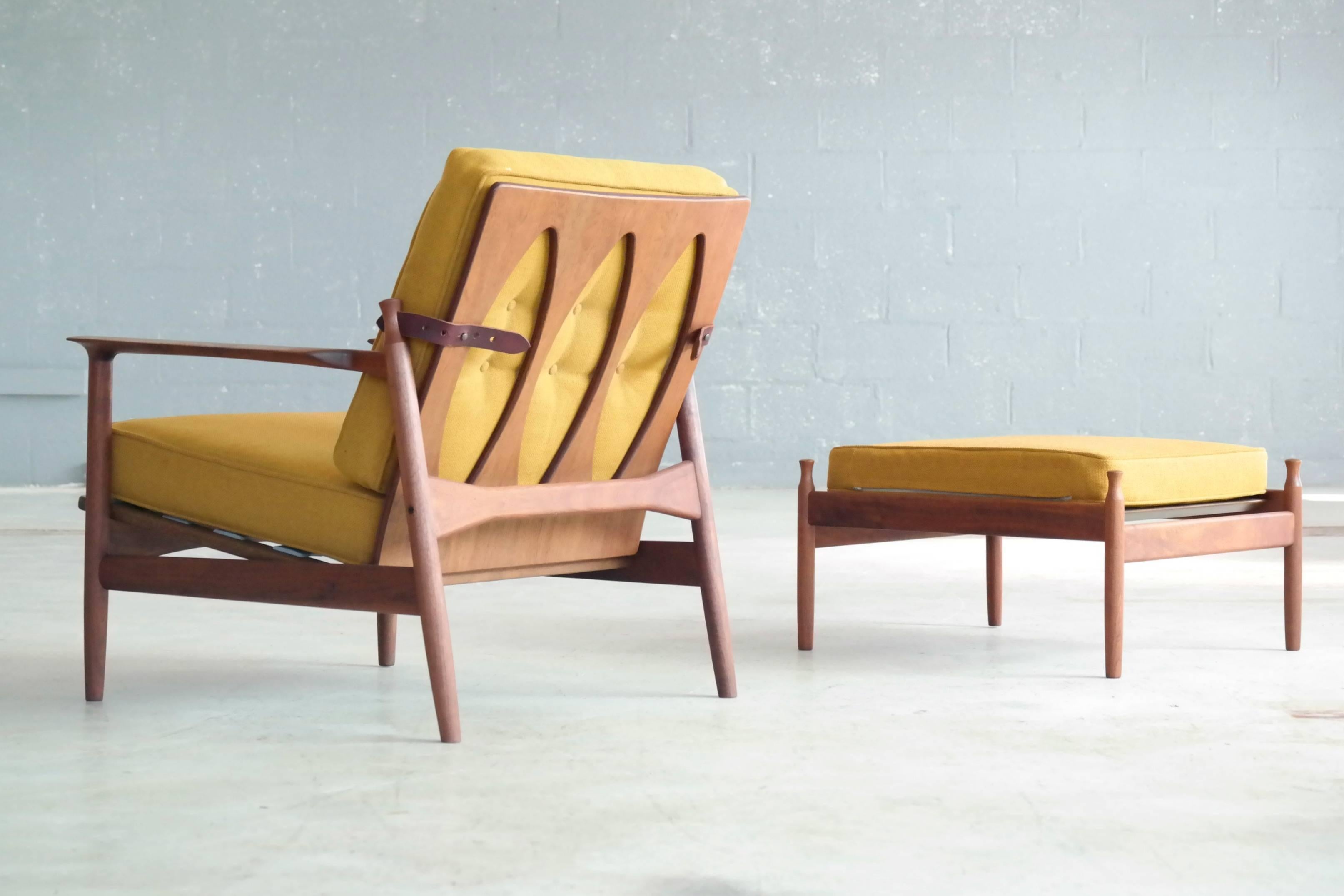 Ib Kofod-Larsen Danish Midcentury Reclining Lounge Chair in Walnut for Selig 2