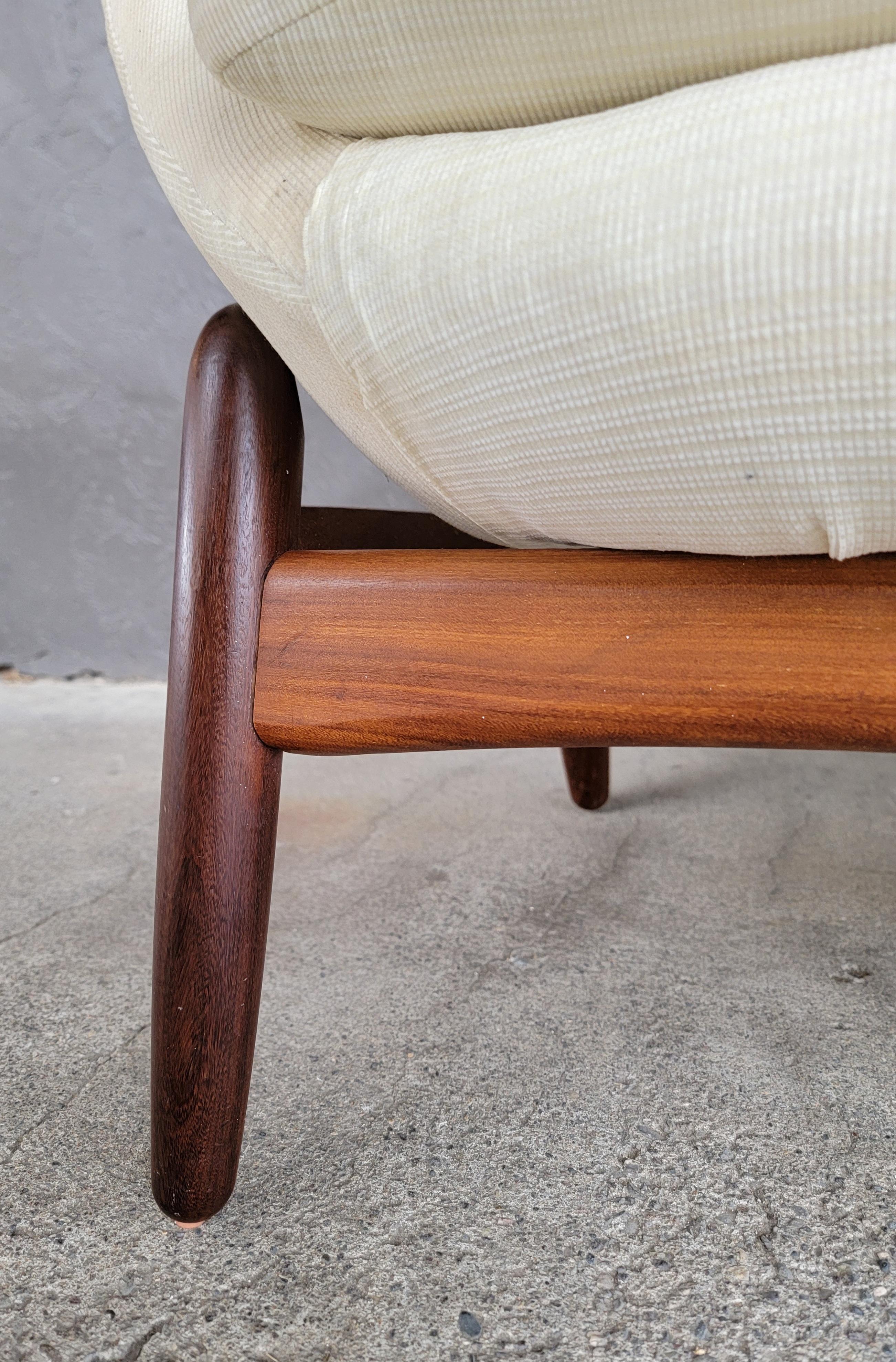 Ib Kofod-Larsen Chaise moderne danoise 