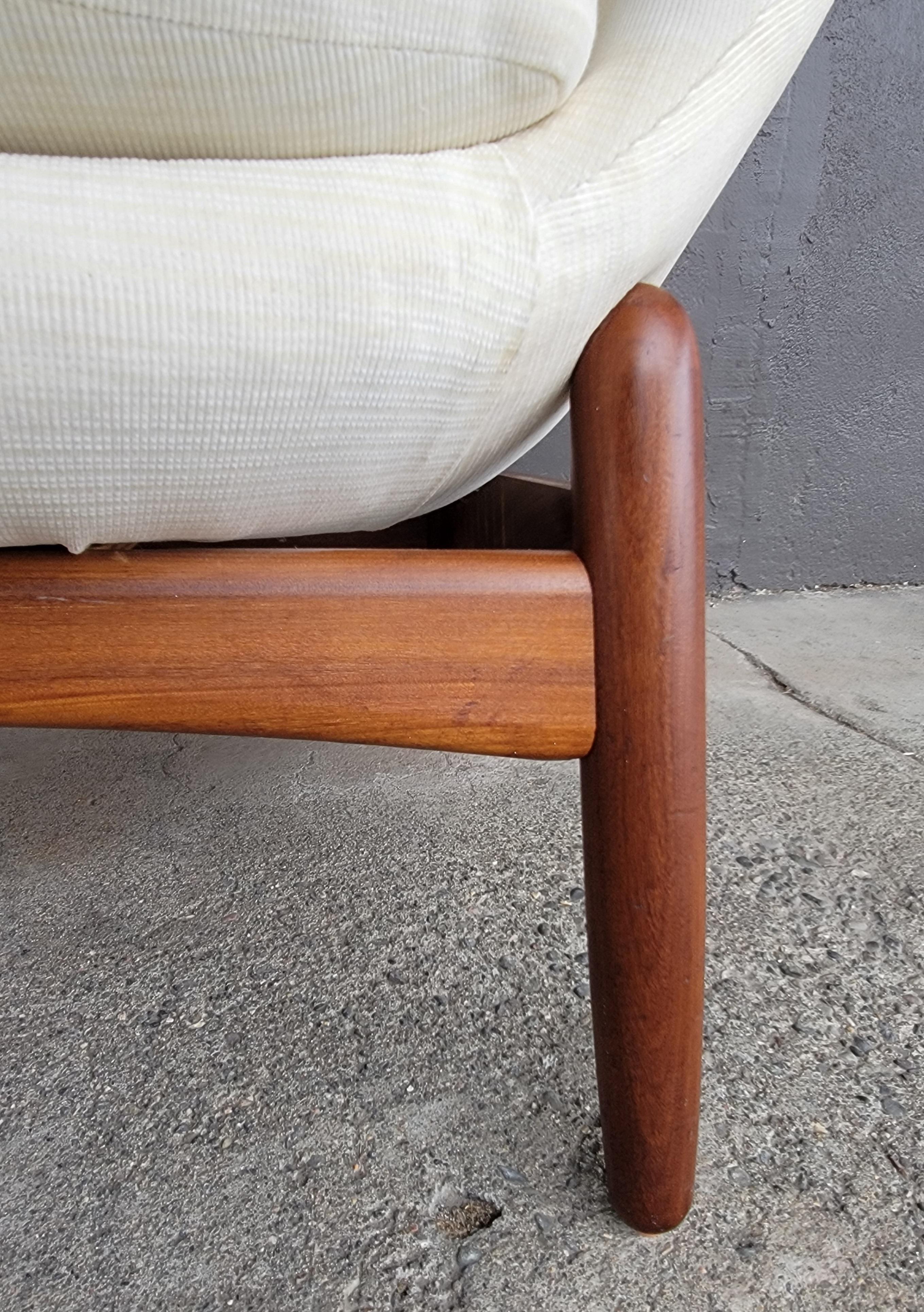 Ib Kofod-Larsen Chaise moderne danoise 