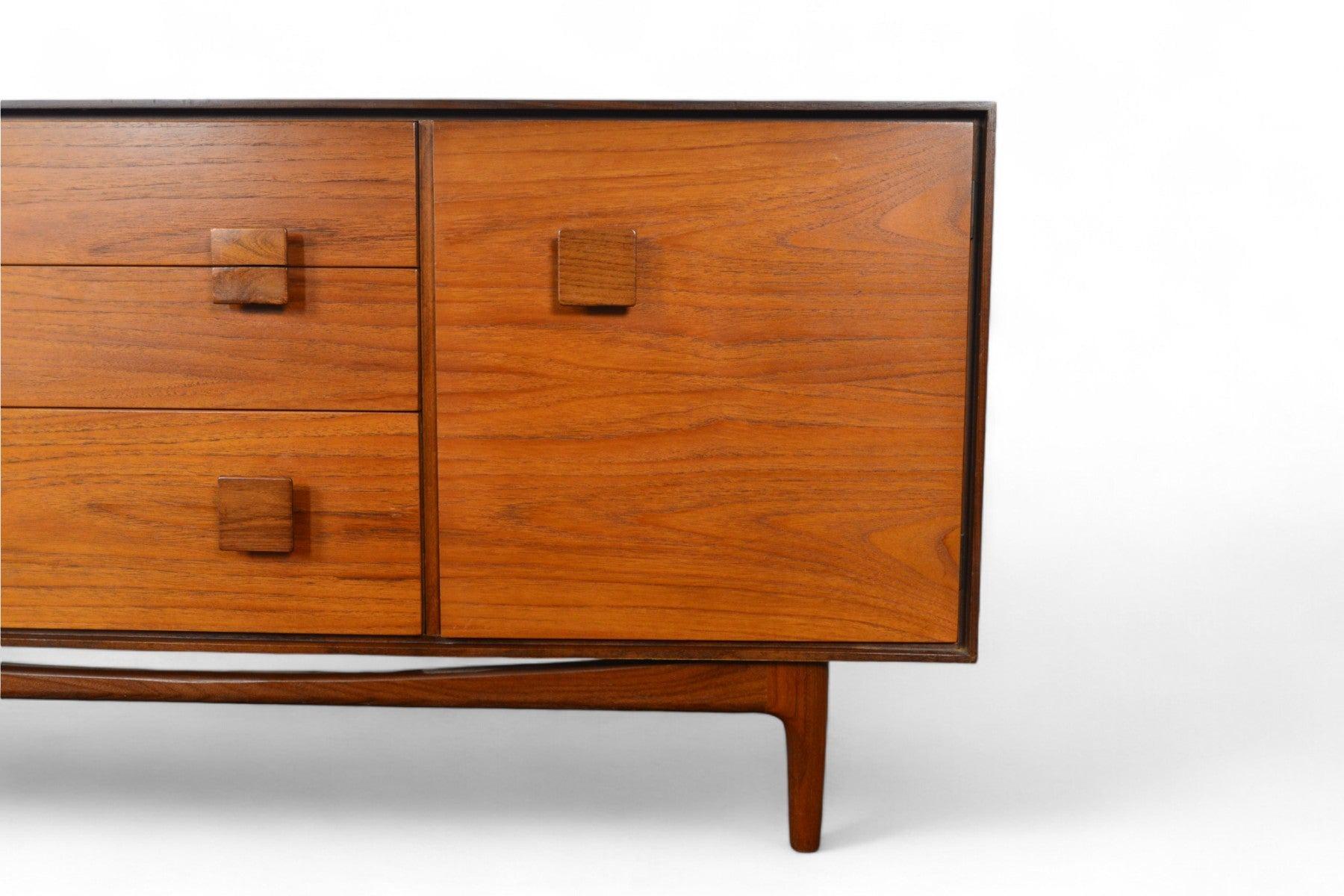 Mid-Century moderno Cassettone 
