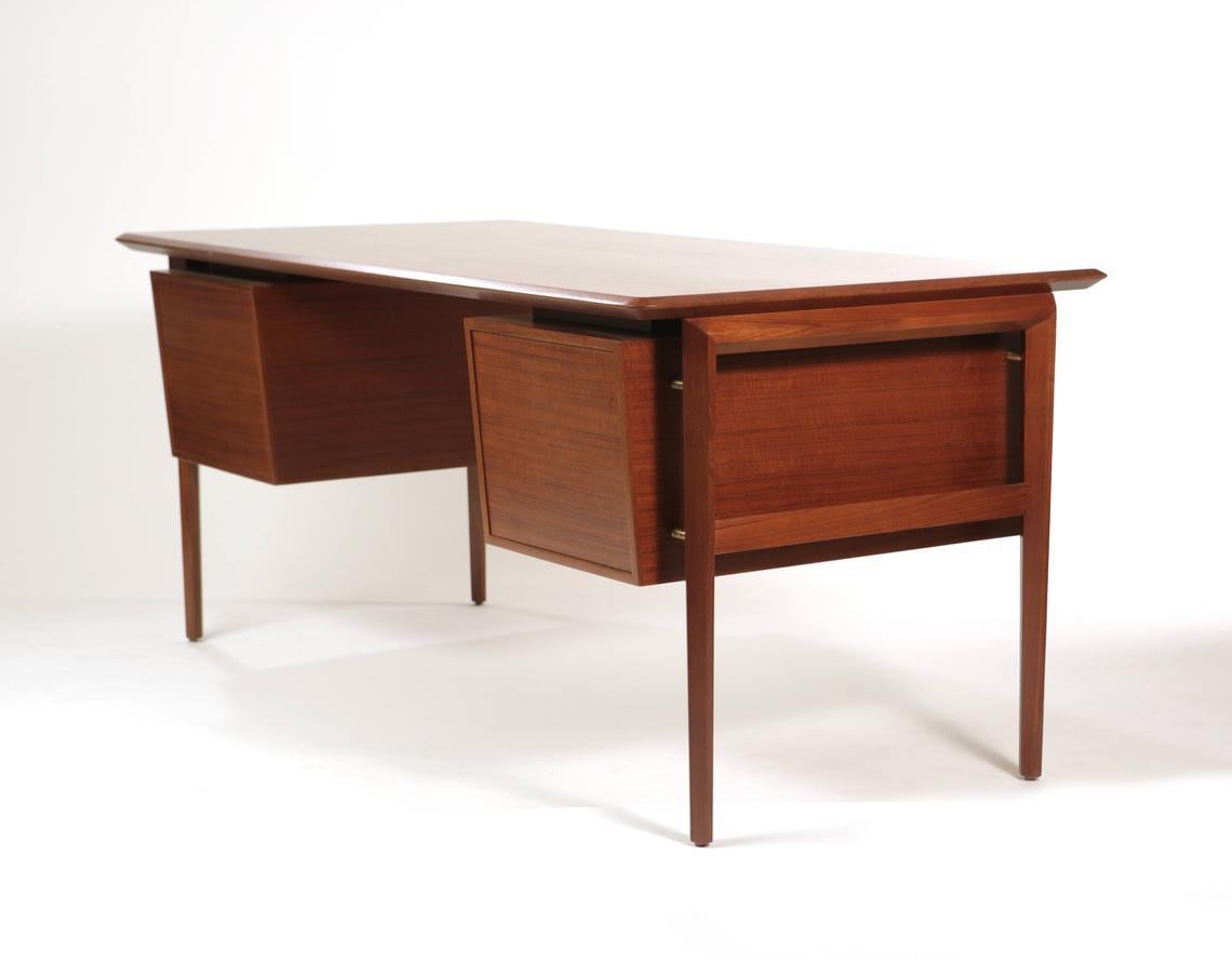 Mid-Century Modern Ib Kofod-Larsen Desk in Teak by Seffle Möbelfabrik, Sweden, 1950s