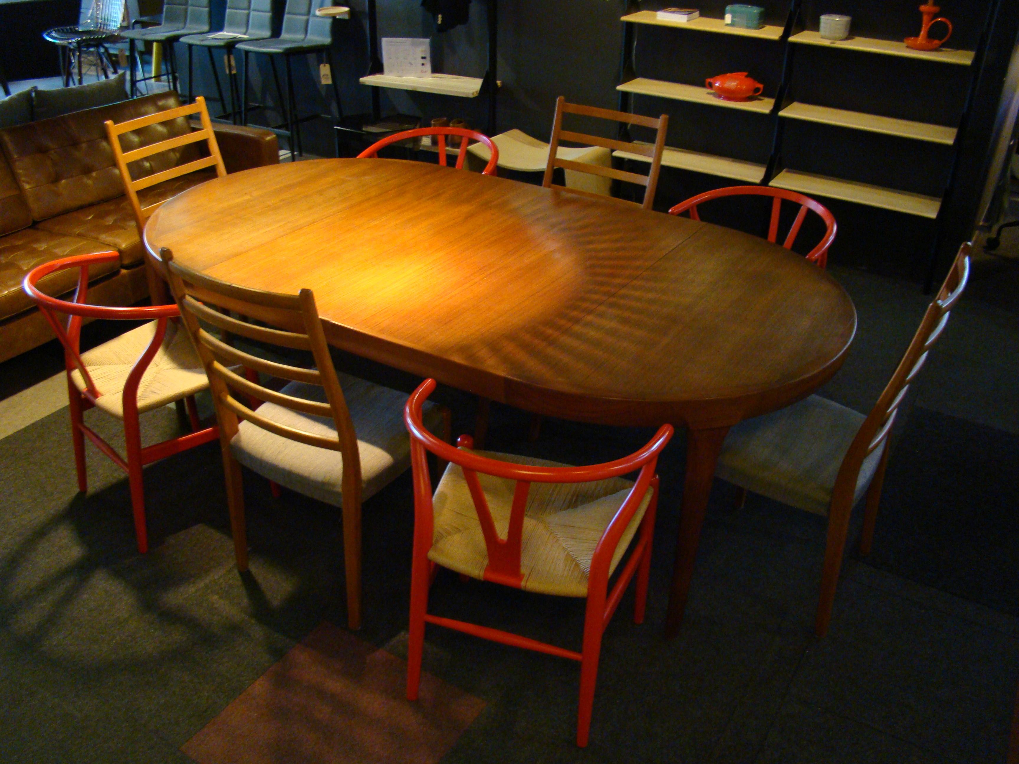 Ib Kofod-Larsen Dining Table for Faarup Mobler Denmark Round + 2 Extensions In Fair Condition In Denver, CO