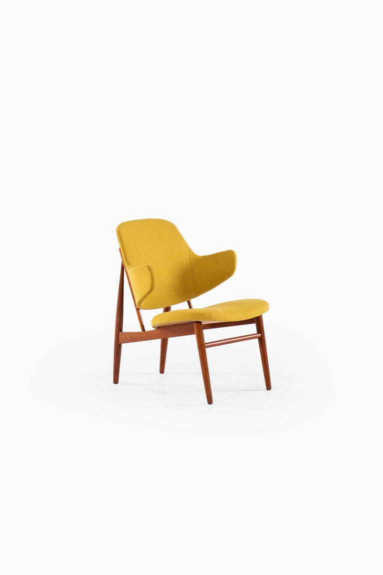 Very rare and early easy chair designed by Ib Kofod-Larsen. Produced by Christensen & Larsen in Denmark.