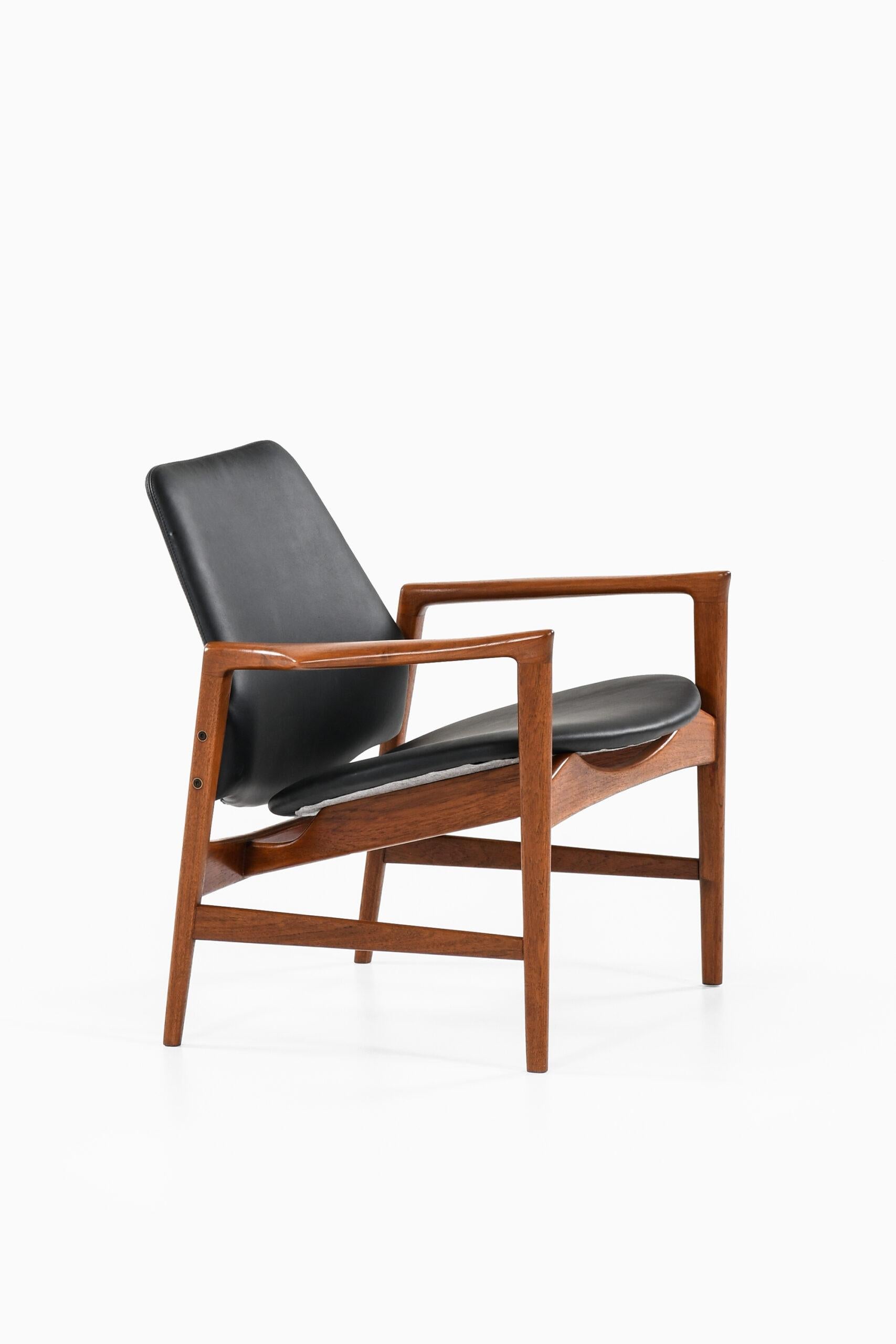 Ib Kofod-Larsen Easy Chair Model Holte Produced by OPE in Sweden For Sale 4