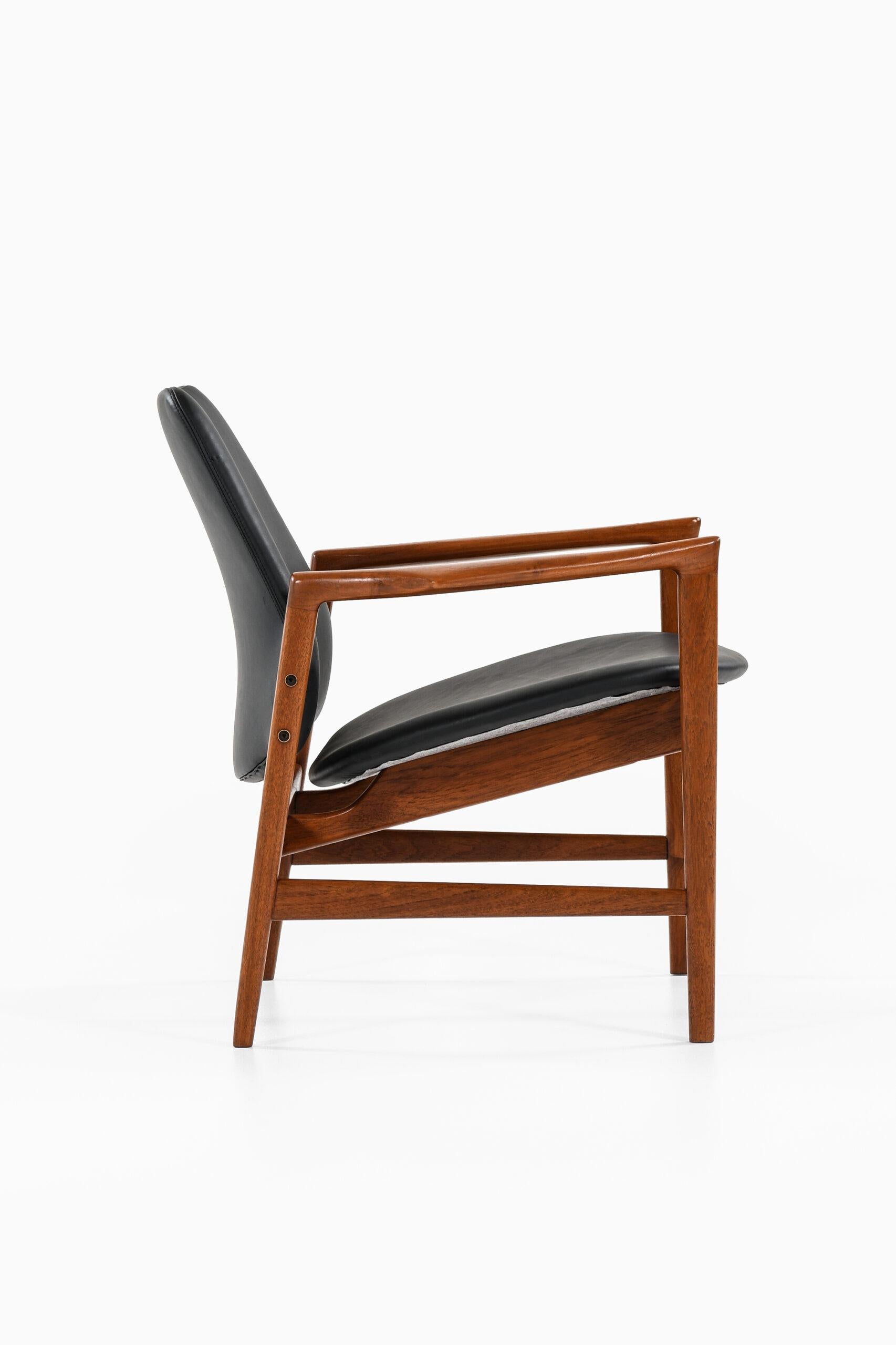 Scandinavian Modern Ib Kofod-Larsen Easy Chair Model Holte Produced by OPE in Sweden For Sale