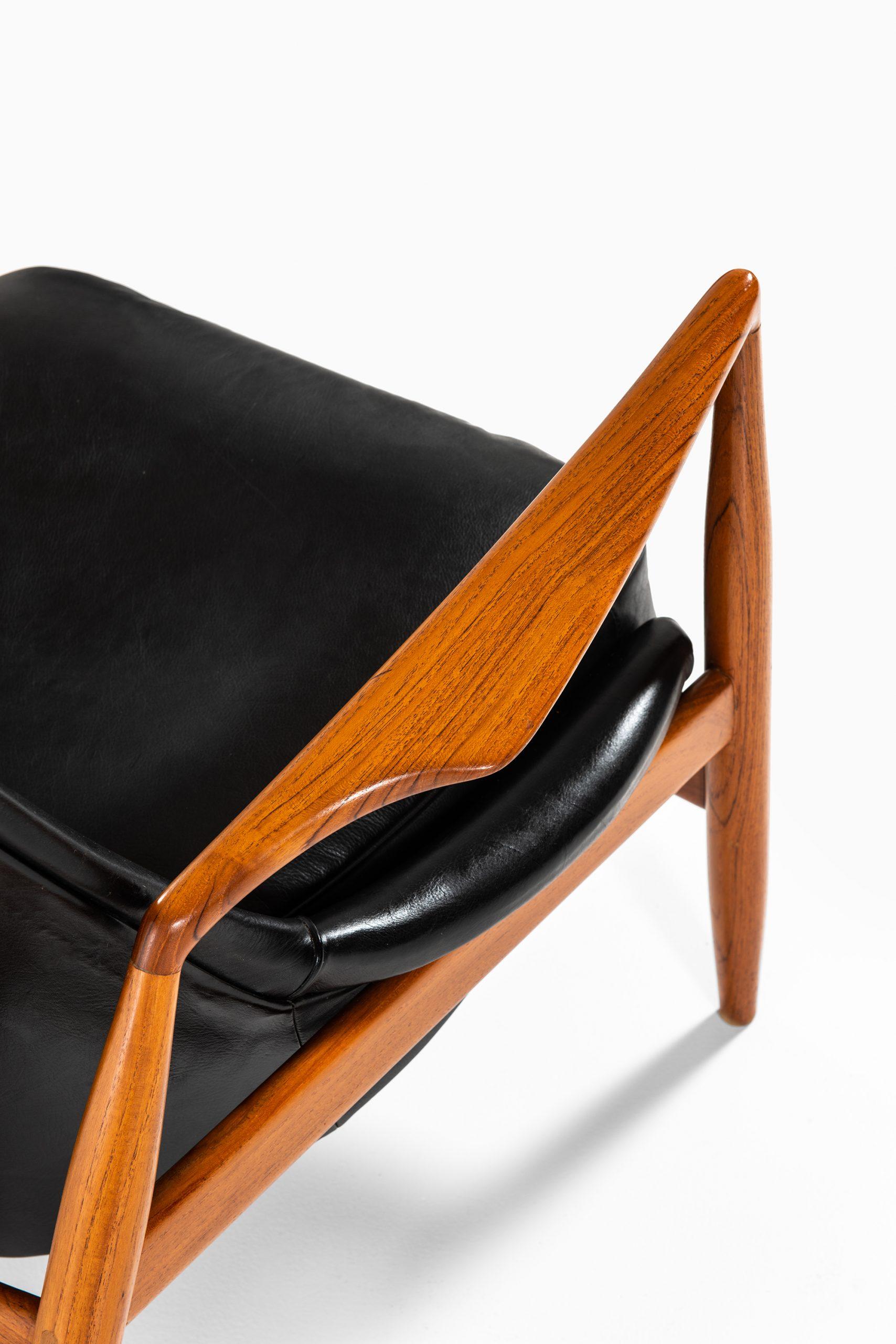 Rare easy chair model Sälen / Seal designed by Ib Kofod-Larsen. Produced by OPE in Sweden.