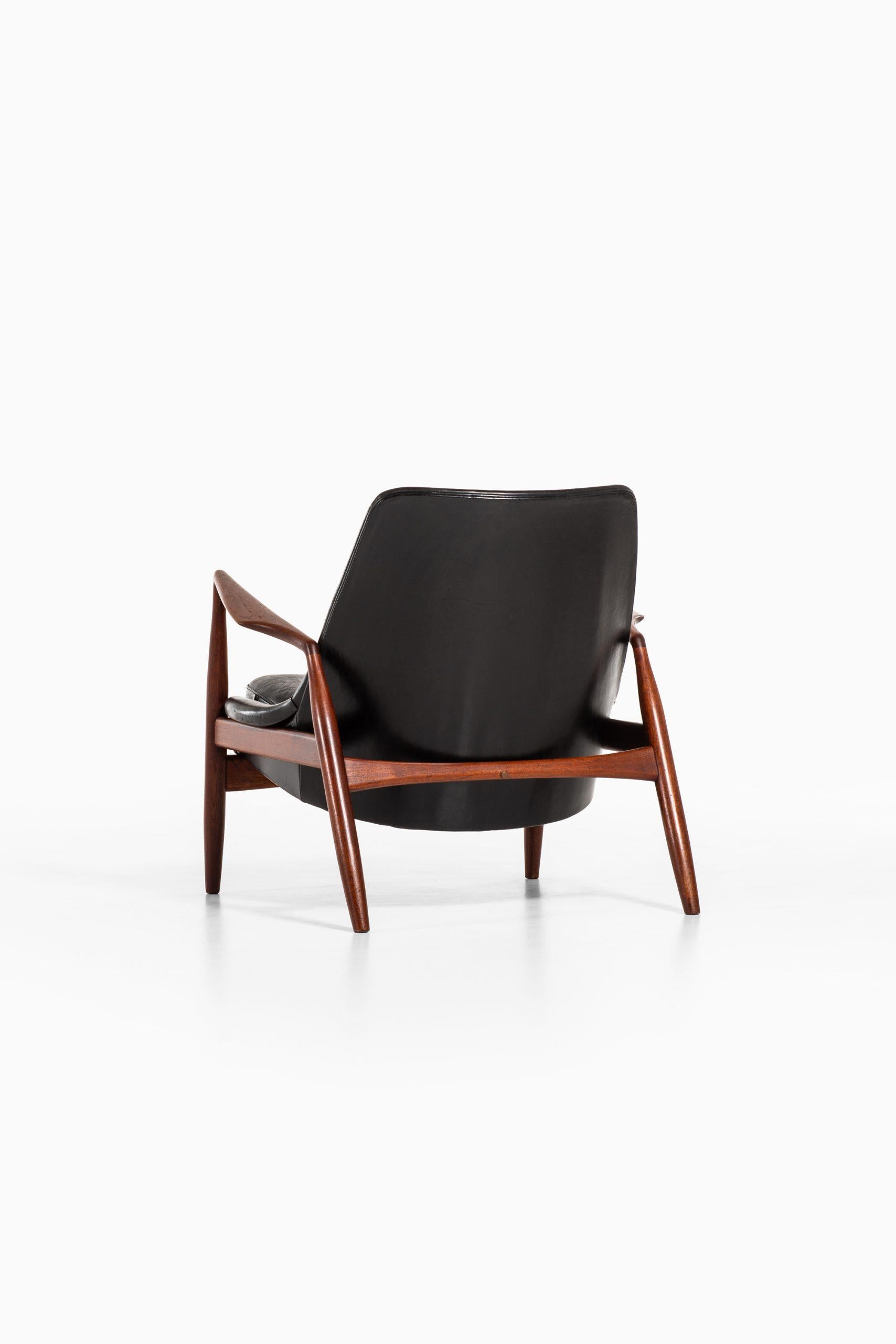 Scandinavian Modern Ib Kofod-Larsen Easy Chair Model Sälen or Seal Produced by OPE in Sweden