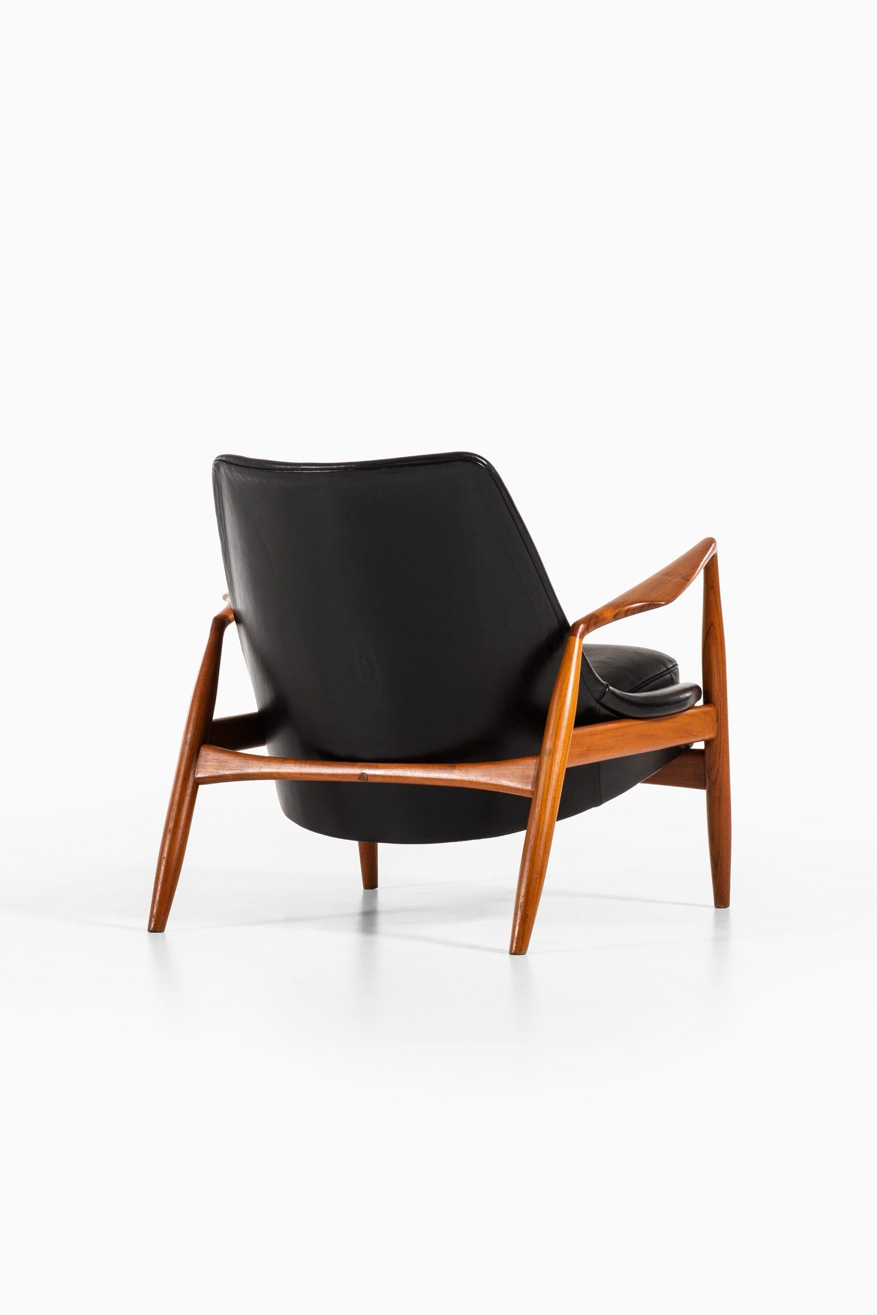 Ib Kofod-Larsen Easy Chair Model Sälen / Seal Produced by OPE in Sweden 1