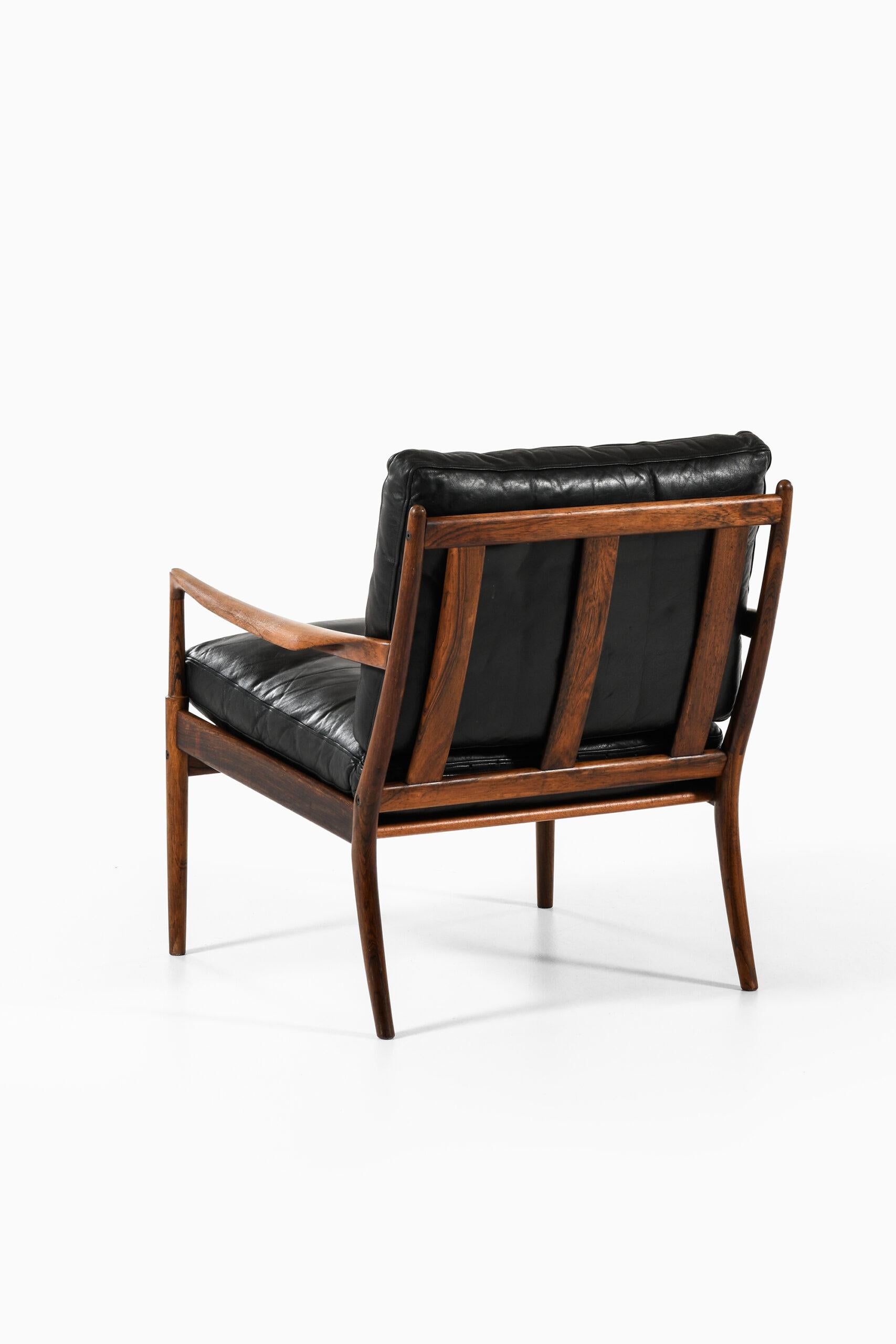 Milieu du XXe siècle Ib Kofod-Larsen Easy Chair Modèle Samsö Produit par OPE en vente