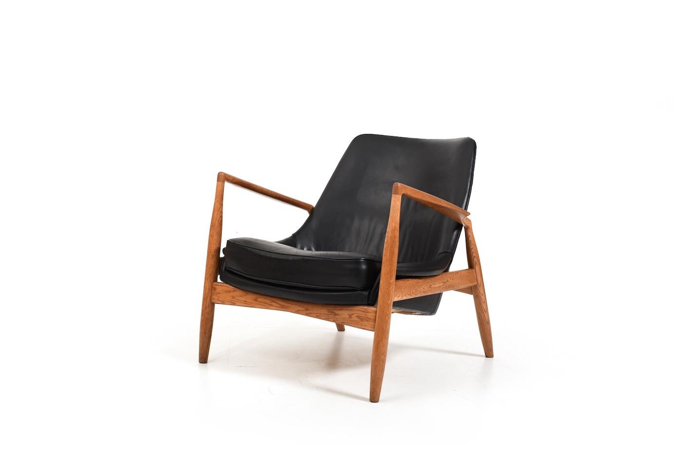 20ième siècle Ib Kofod-Larsen Easychair Sälen / Seal Chair 1960s pour OPE  en vente