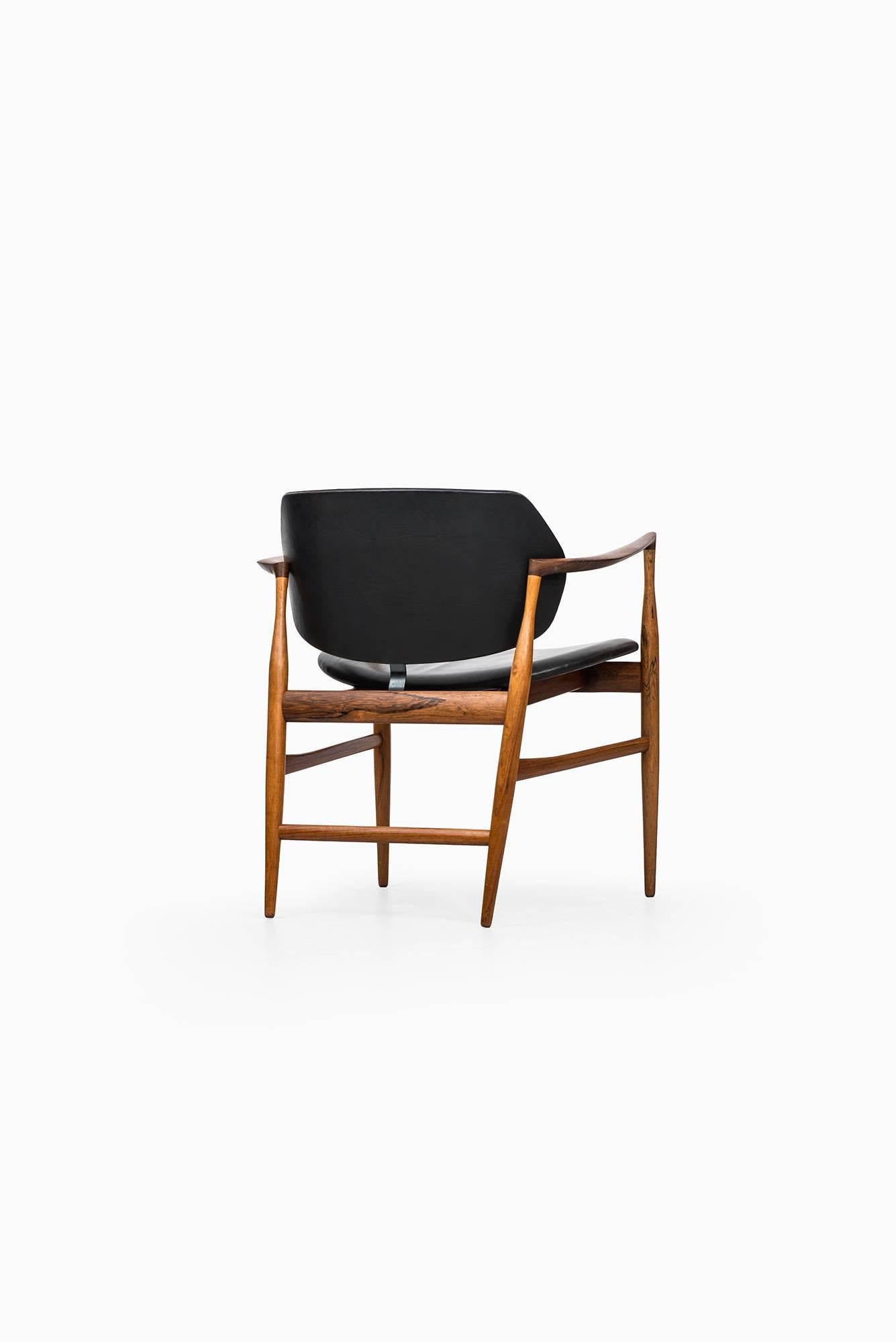 Very rare armchair model Elizabeth designed by Ib Kofod-Larsen. Produced by Christensen & Larsen in Denmark.