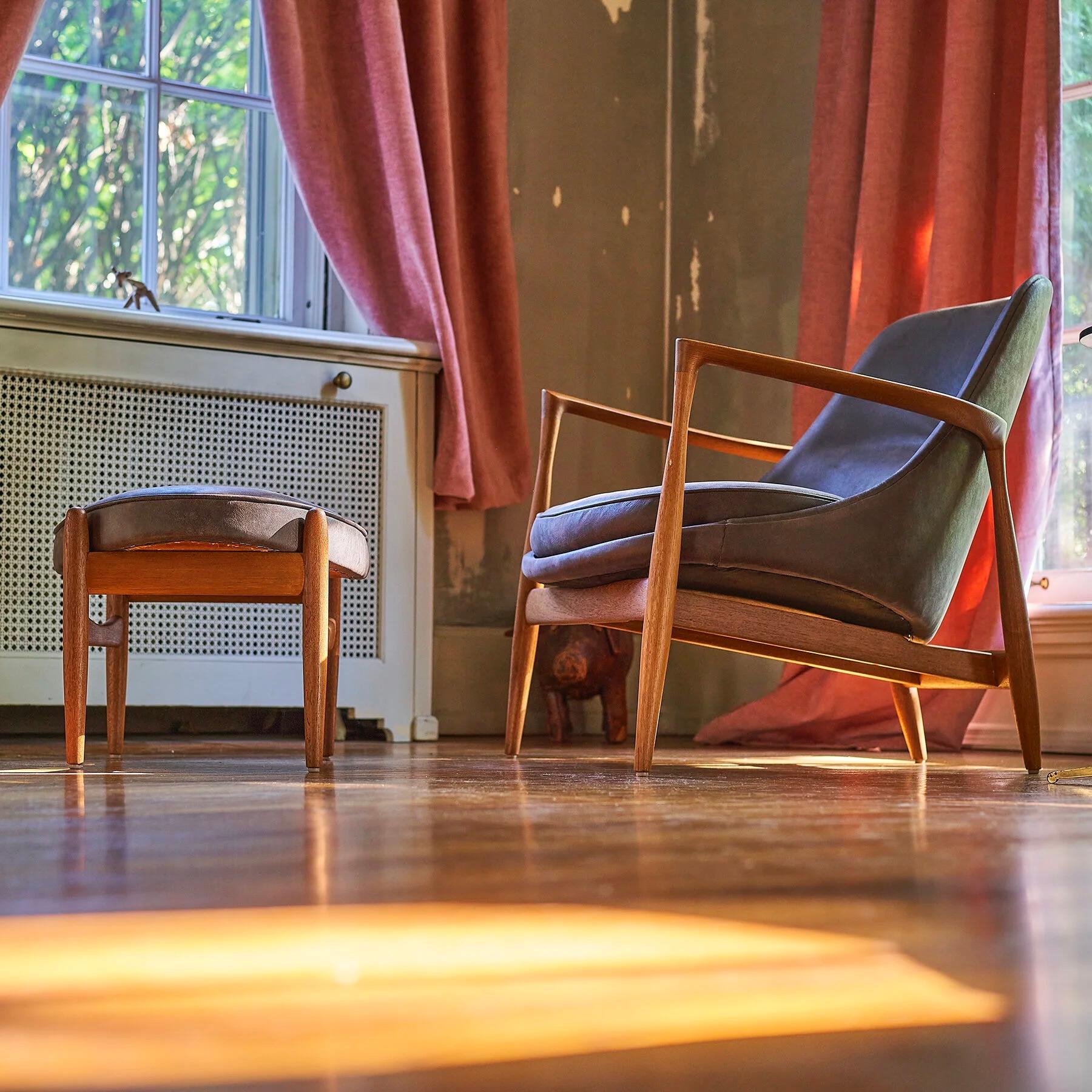 Ib Kofod-Larsen Silla y otomana Elizabeth Christensen & Larsen Años 50 en Bueno estado para la venta en Troy, MI