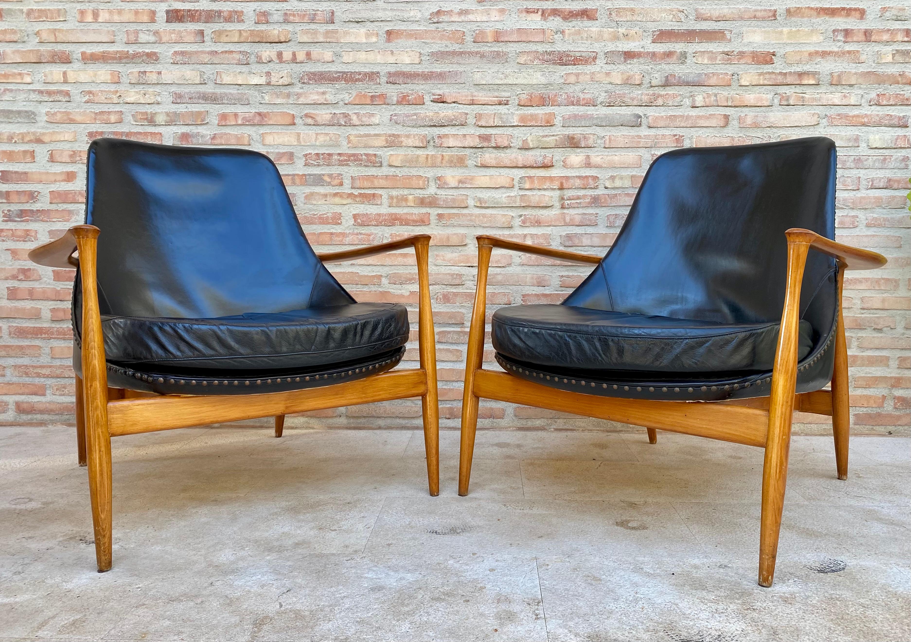 Ib Kofod Larsen Elizabeth Lounge Chair, Set of Two In Good Condition For Sale In Miami, FL