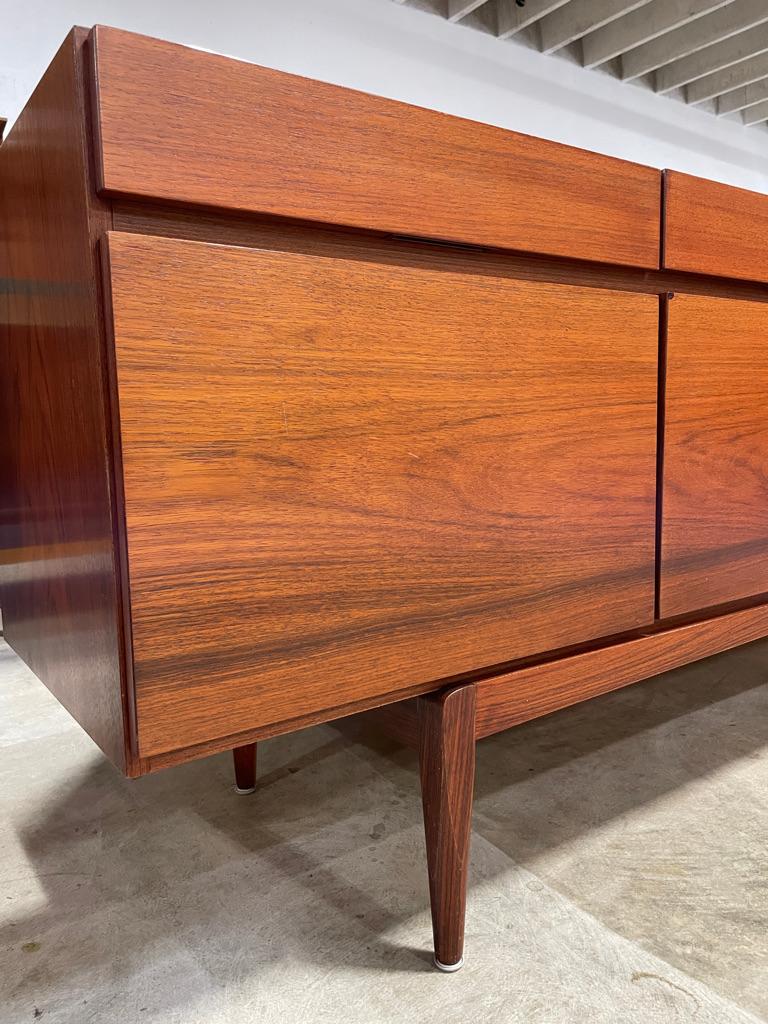 Ib Kofod Larsen FA66 Danish Modern Sideboard or Credenza In condizioni buone in vendita a Fort Lauderdale, FL