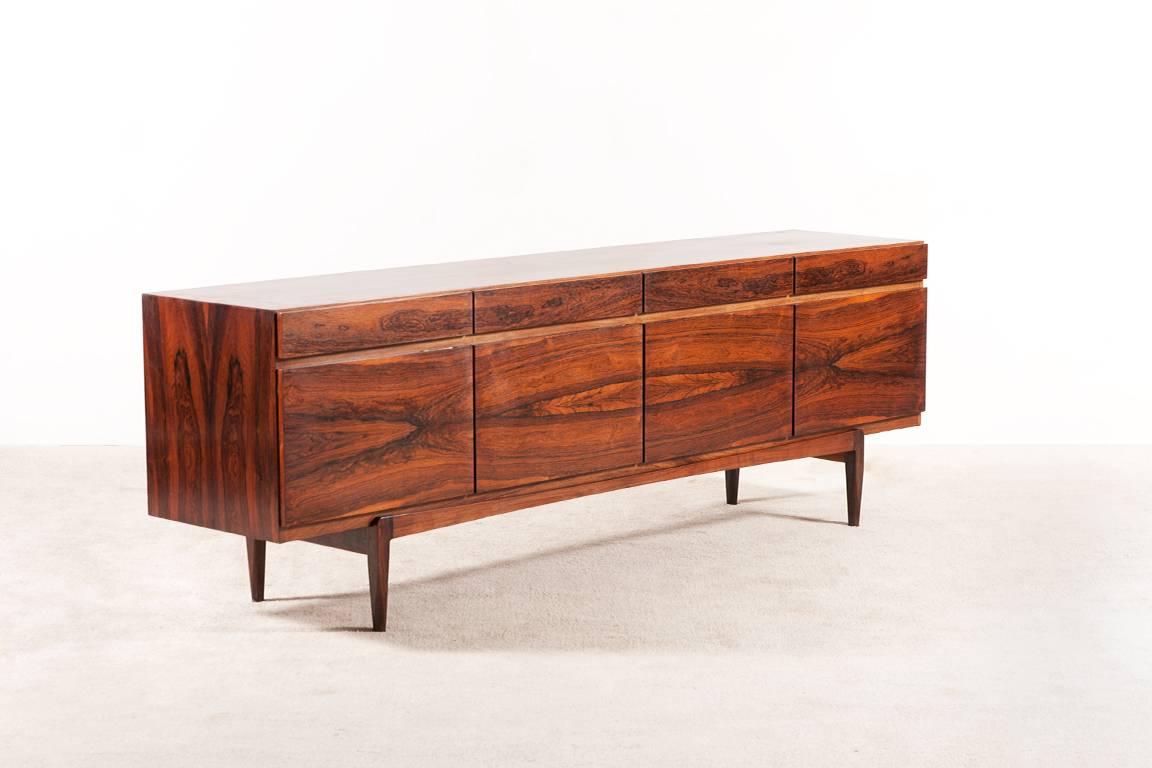 Nice sideboard designed by Ib Kofod-Larsen in 1966 and manufactured by Faarup Møbelfabrik.

First edition of this iconic model FA 66.

Rosewood and rosewood veneer. Brass parts.