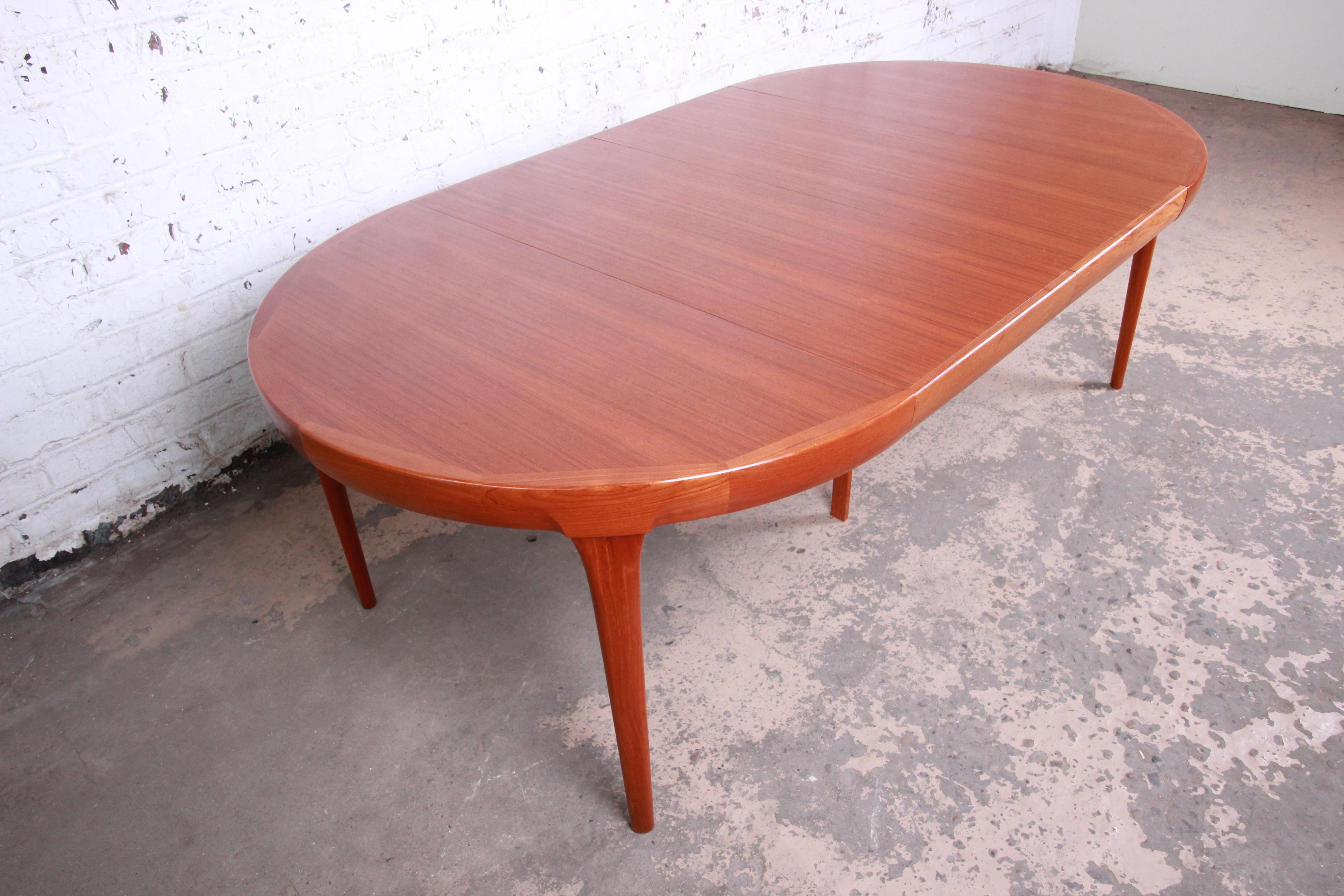 Ib Kofod-Larsen for Faarup Danish Modern Teak Extension Dining Table In Good Condition In South Bend, IN