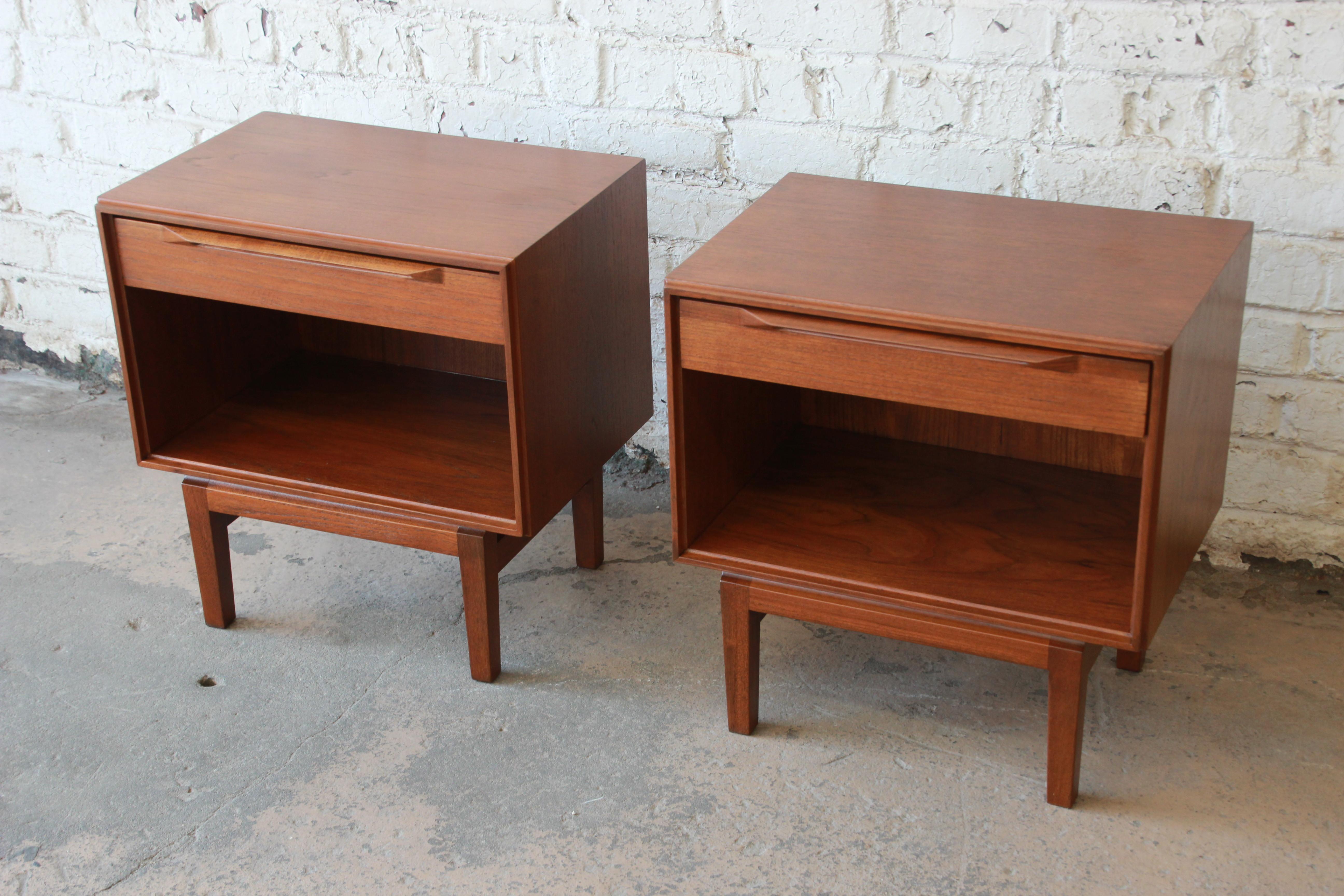 Ib Kofod-Larsen for Fredericia Danish Modern Teak Nightstands, Pair In Excellent Condition In South Bend, IN