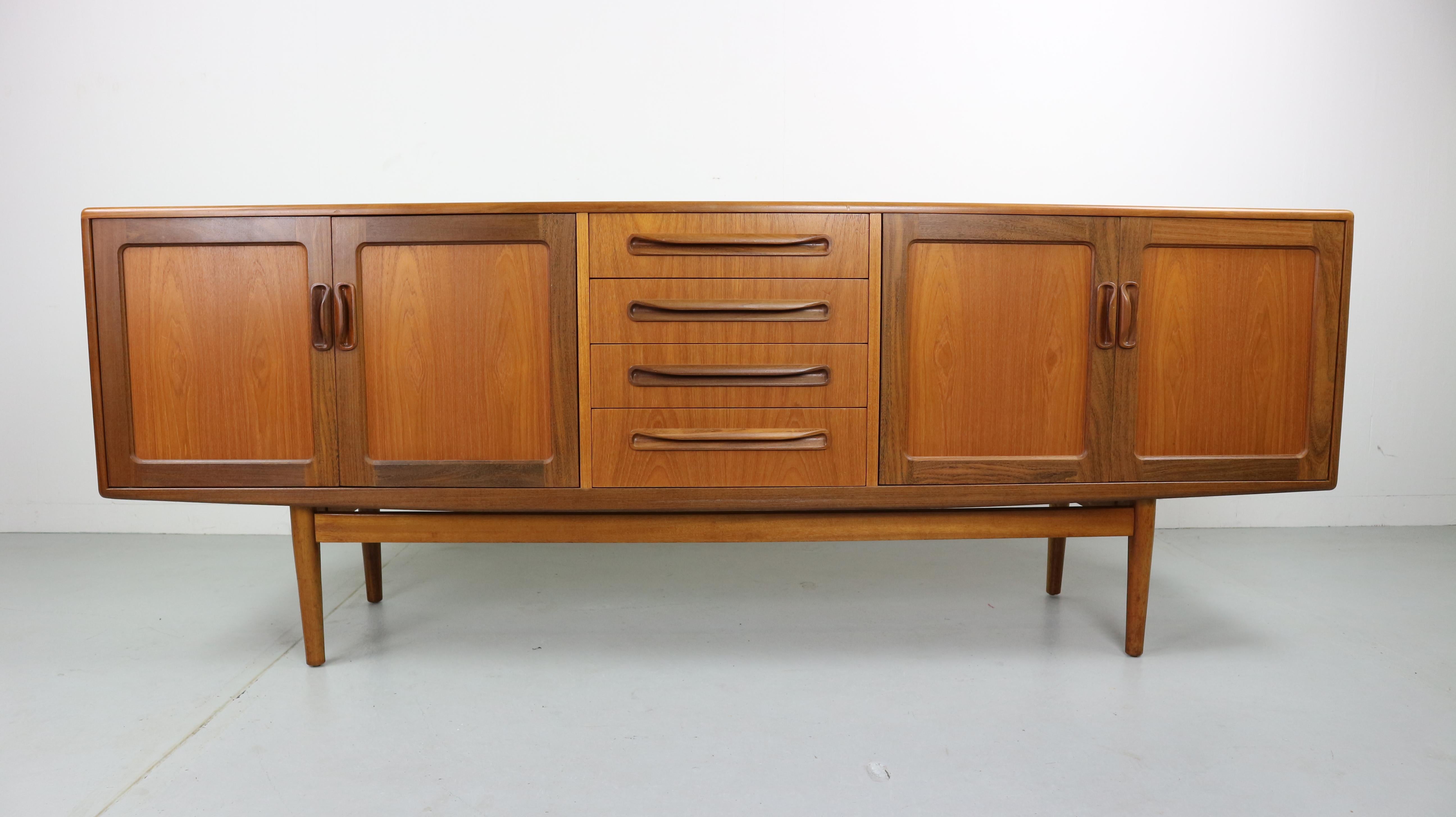 Offering a stunning and expertly refinished teak long sideboard credenza by Victor Wilkins for G-Plan.

Set on organic teak legs, the unit floats effortlessly and due to it's size and such as a TV & Media centre, a storage unit, drinks cabinet,
