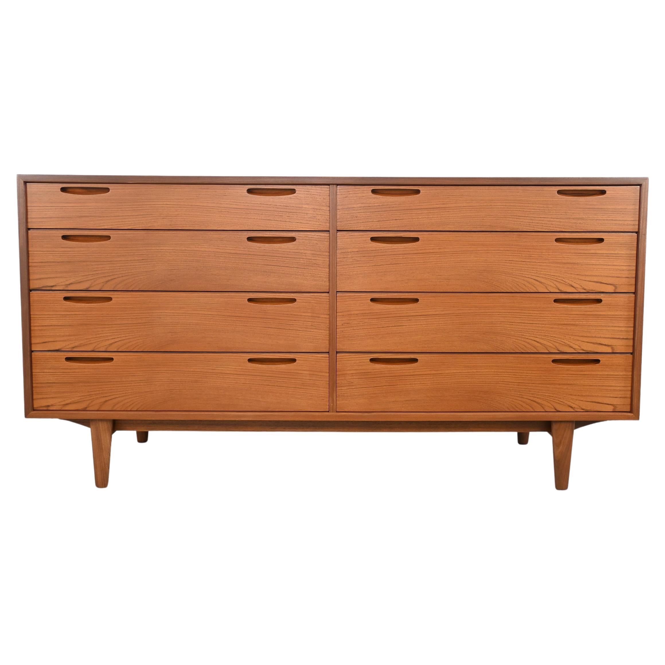 MidCentury Modern Eight Drawer Dresser in Teak by Arne Vodder for
