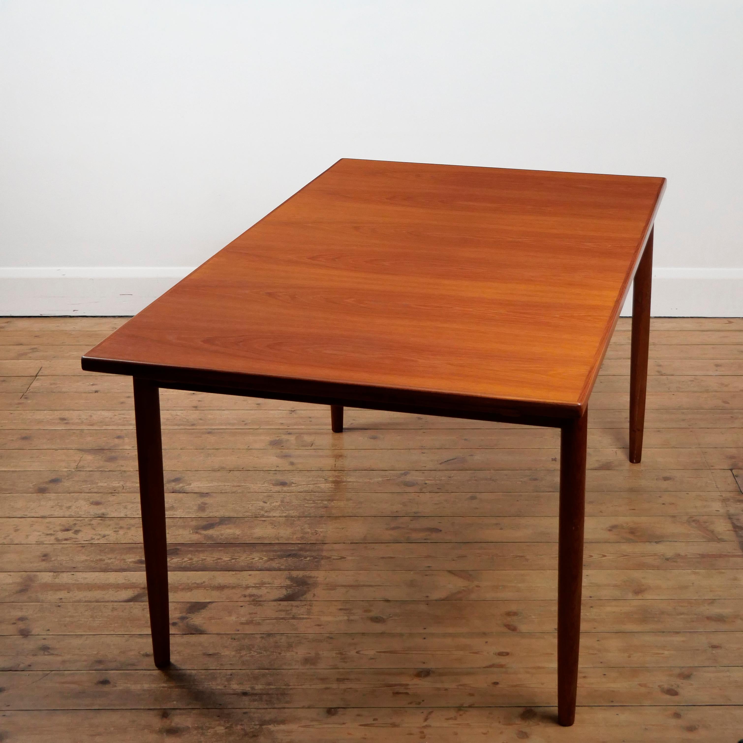 Ib Kofod-Larsen, G-Plan 'Danish Design' series 1960s teak extending dining table en vente 4