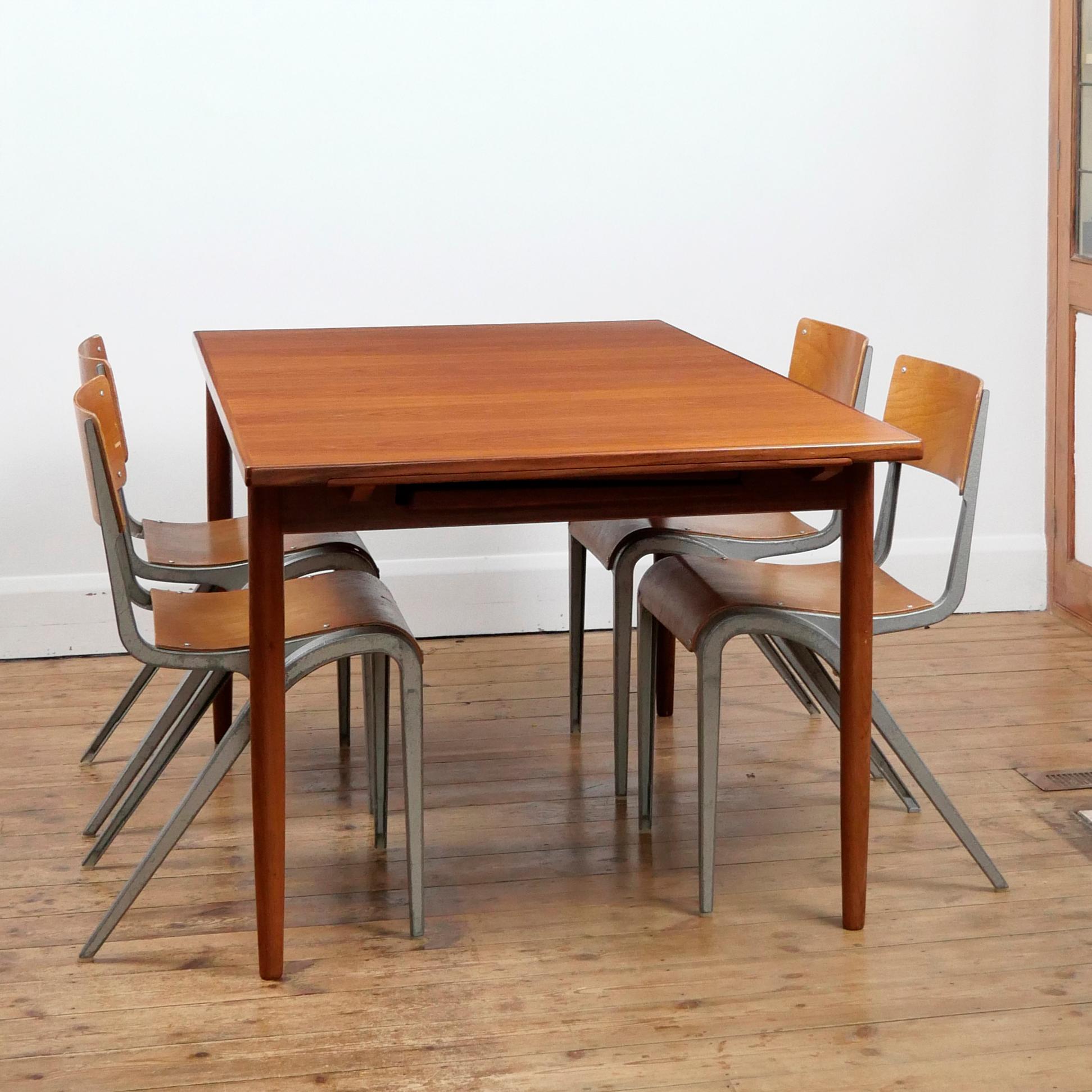 Ib Kofod-Larsen, G-Plan 'Danish Design' series 1960s teak extending dining table en vente 7