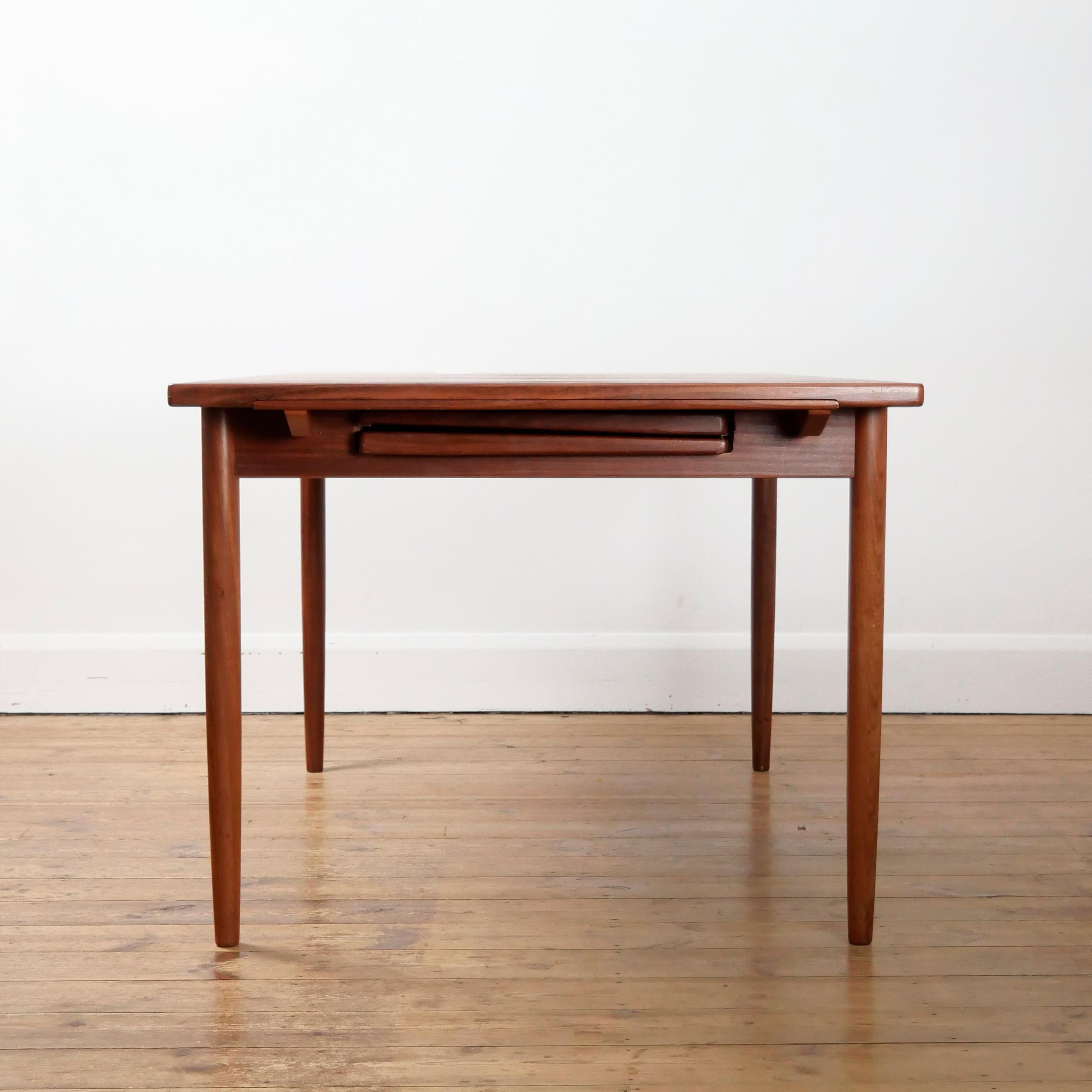 Ib Kofod-Larsen, G-Plan 'Danish Design' series 1960s teak extending dining table en vente 9
