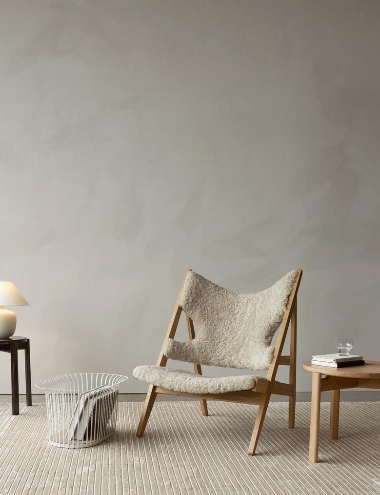 Ib Kofod-Larsen Messer-Loungesessel Nature Schafsleder Natur Eiche Natur für Audo (Moderne der Mitte des Jahrhunderts) im Angebot