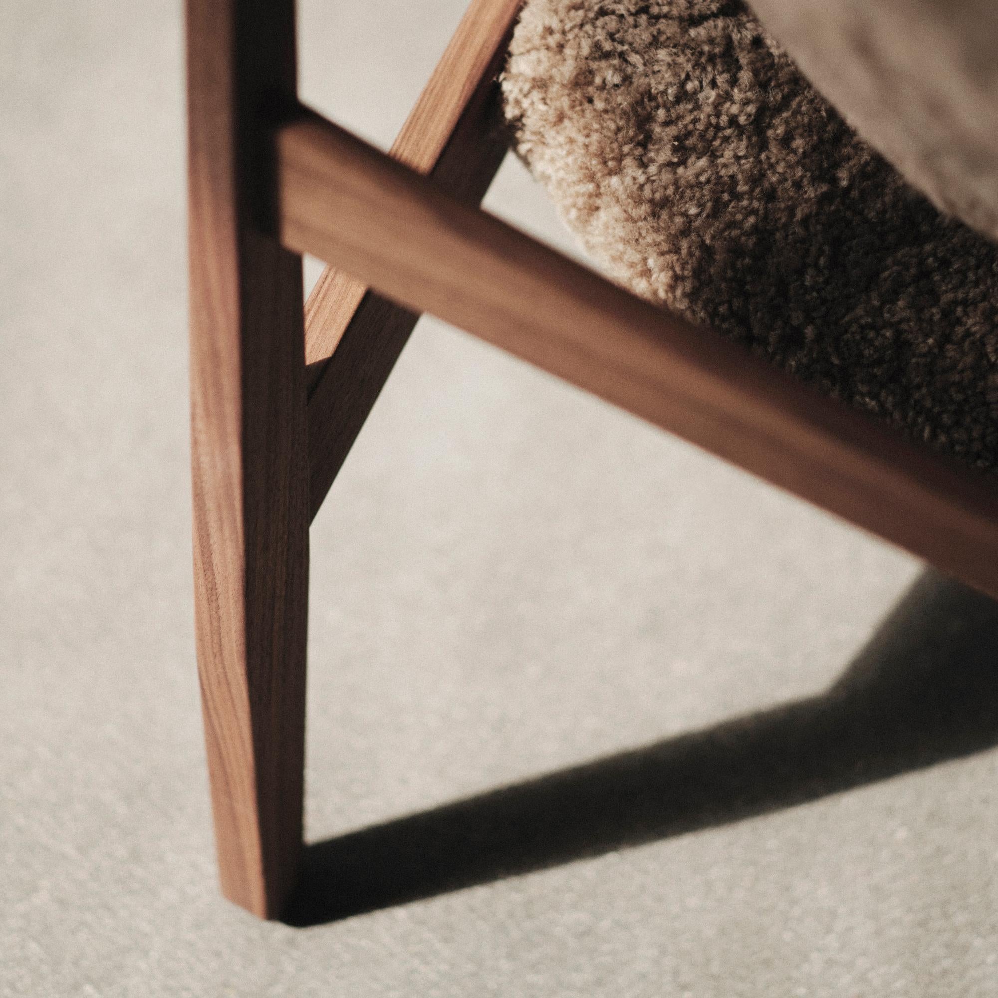 Ib Kofod-Larsen Knitting Lounge Chair, Walnut Base with Sheepskin, Nougat For Sale 6