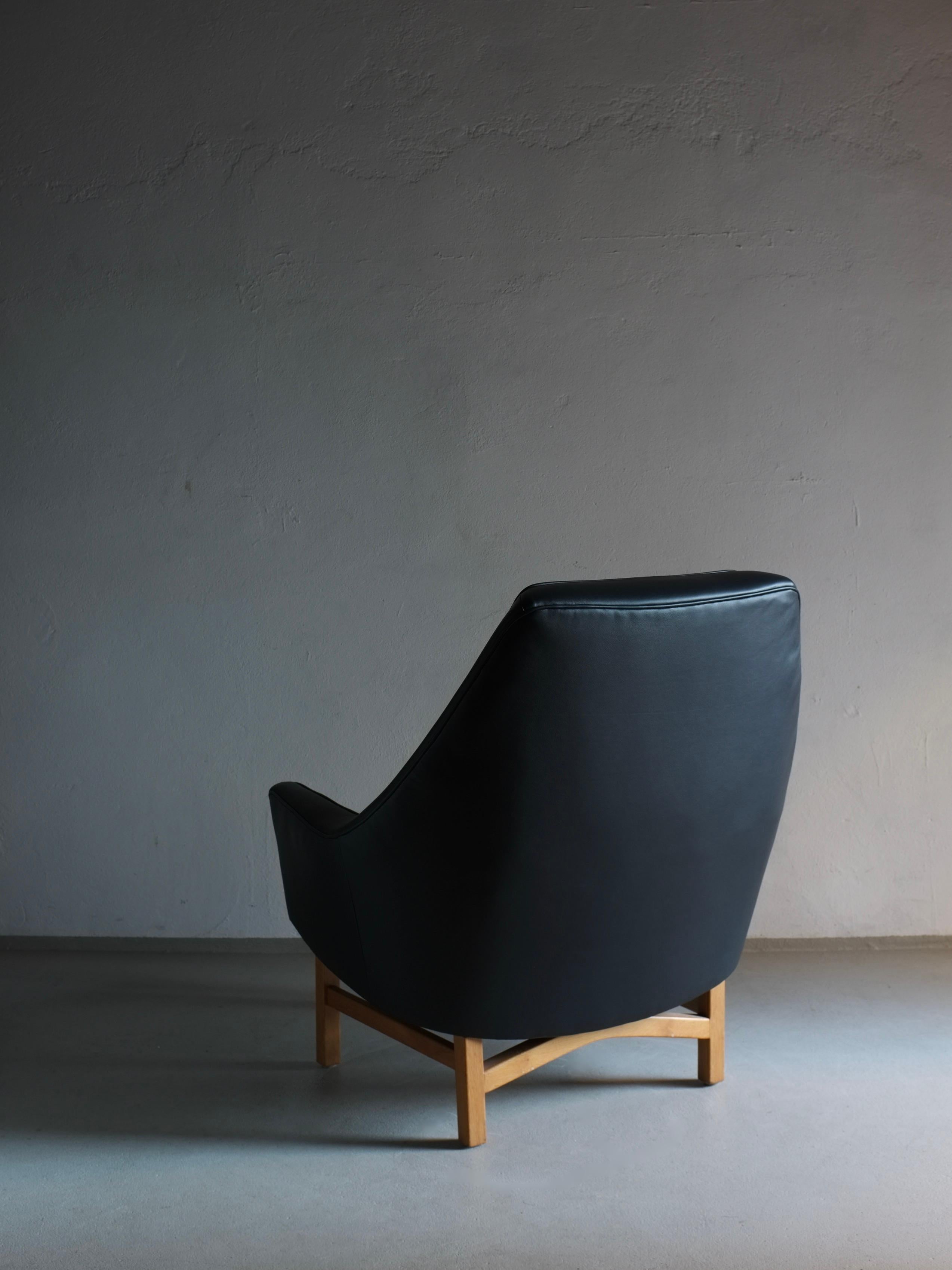 IB Kofod-Larsen Leather Oak Easy Chair from OPE Sweden, 1960s For Sale 4