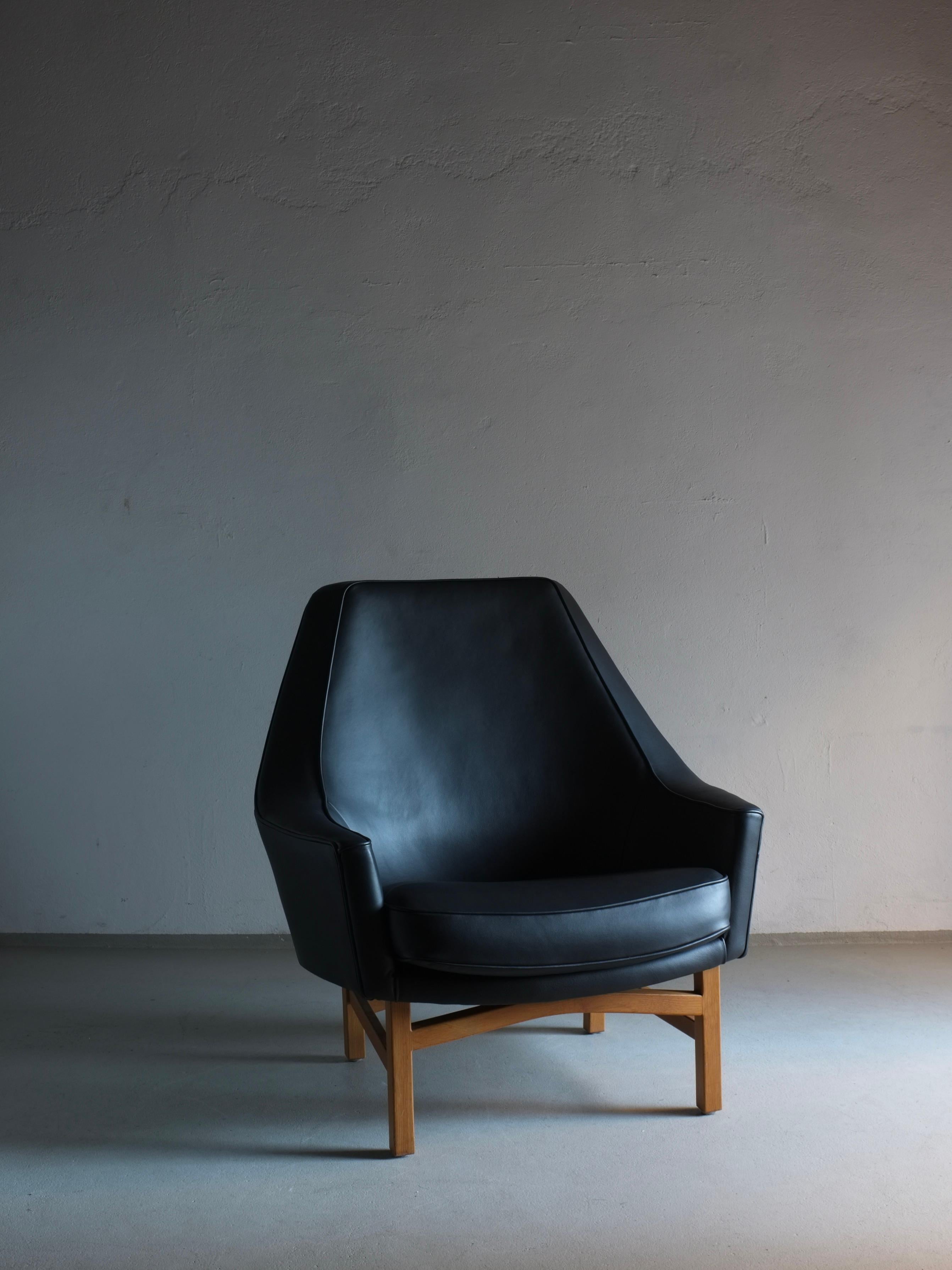 Scandinavian Modern IB Kofod-Larsen Leather Oak Easy Chair from OPE Sweden, 1960s For Sale