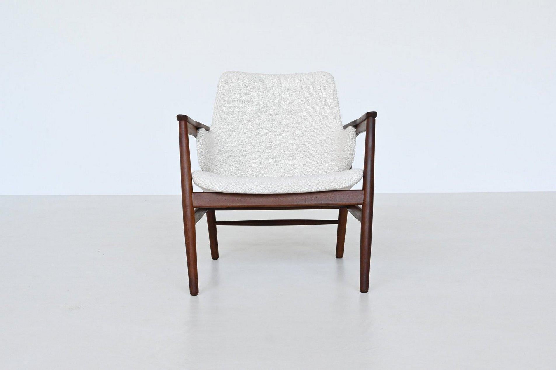 IB Kofod Larsen lounge chair Christensen and Larsen Denmark 1953 (Skandinavische Moderne) im Angebot