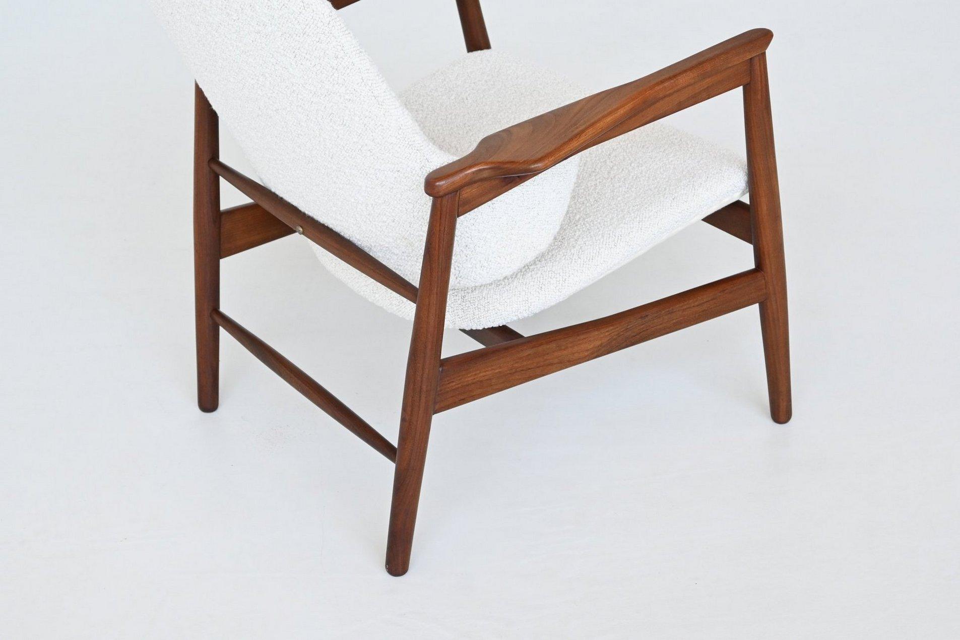 IB Kofod Larsen lounge chair Christensen and Larsen Denmark 1953 (Mitte des 20. Jahrhunderts) im Angebot