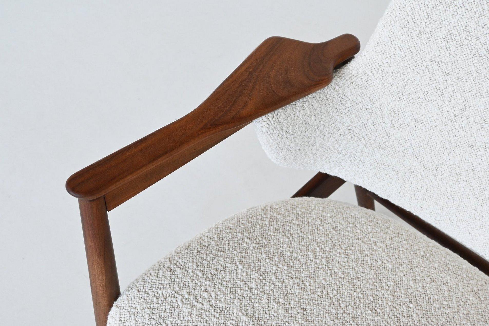IB Kofod Larsen lounge chair Christensen and Larsen Denmark 1953 (Stoff) im Angebot