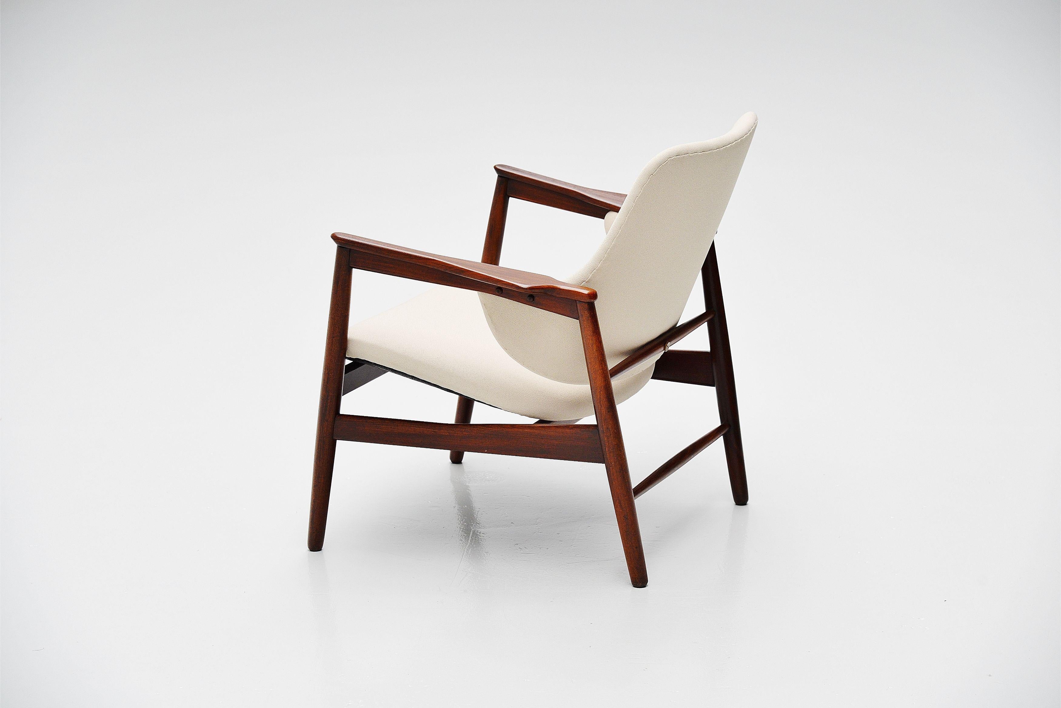Scandinavian Modern Ib Kofod-Larsen Lounge Chair Christensen & Larsen, Denmark, 1953 For Sale