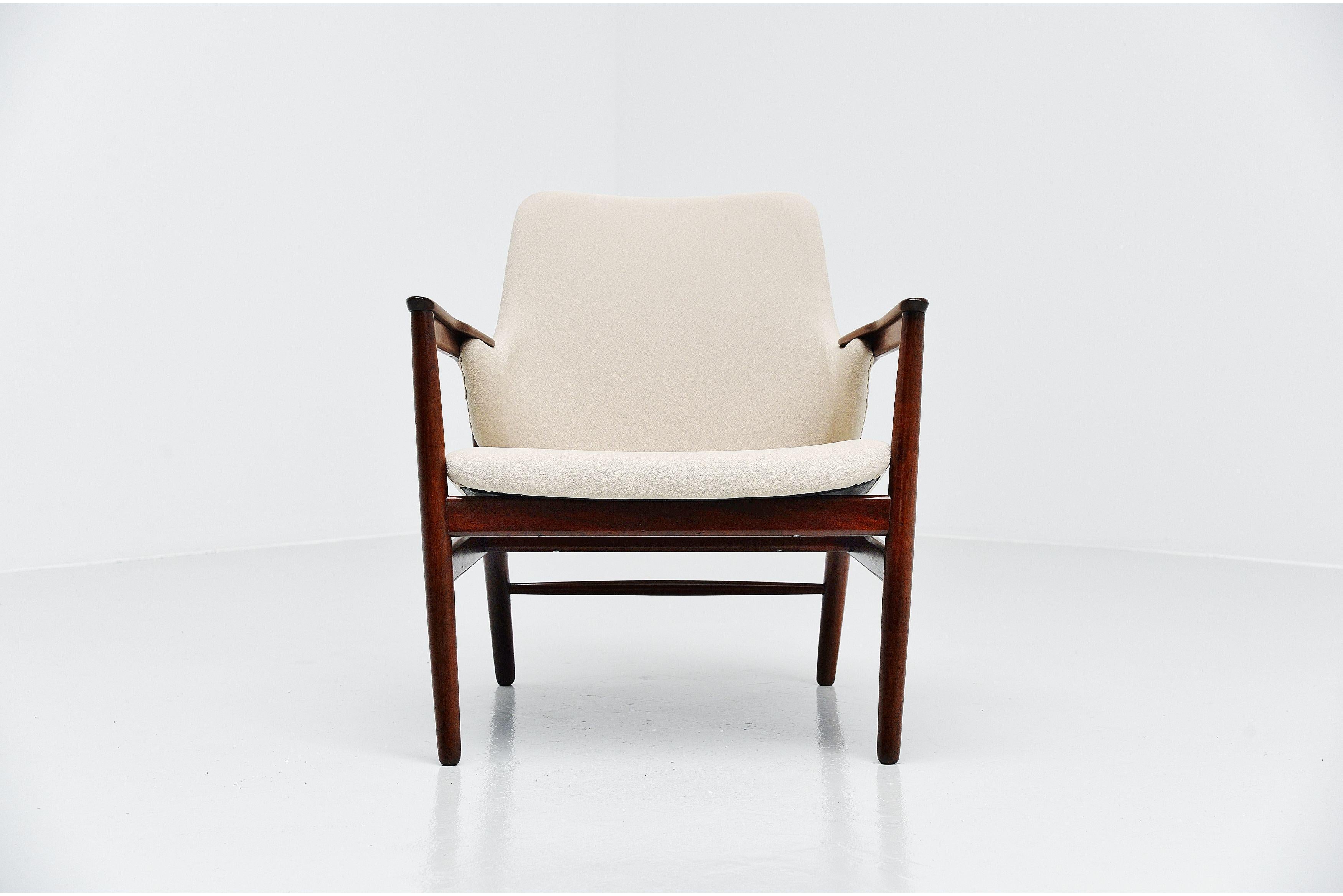 Ib Kofod-Larsen Lounge Chair Christensen & Larsen, Denmark, 1953 In Good Condition For Sale In Roosendaal, Noord Brabant