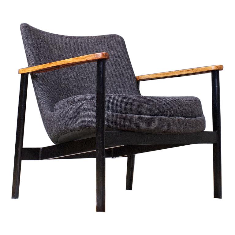 Ib Kofod Larsen Lounge Chair in Grey Fabric, Beech and Black Metal 1972 Fröscher For Sale