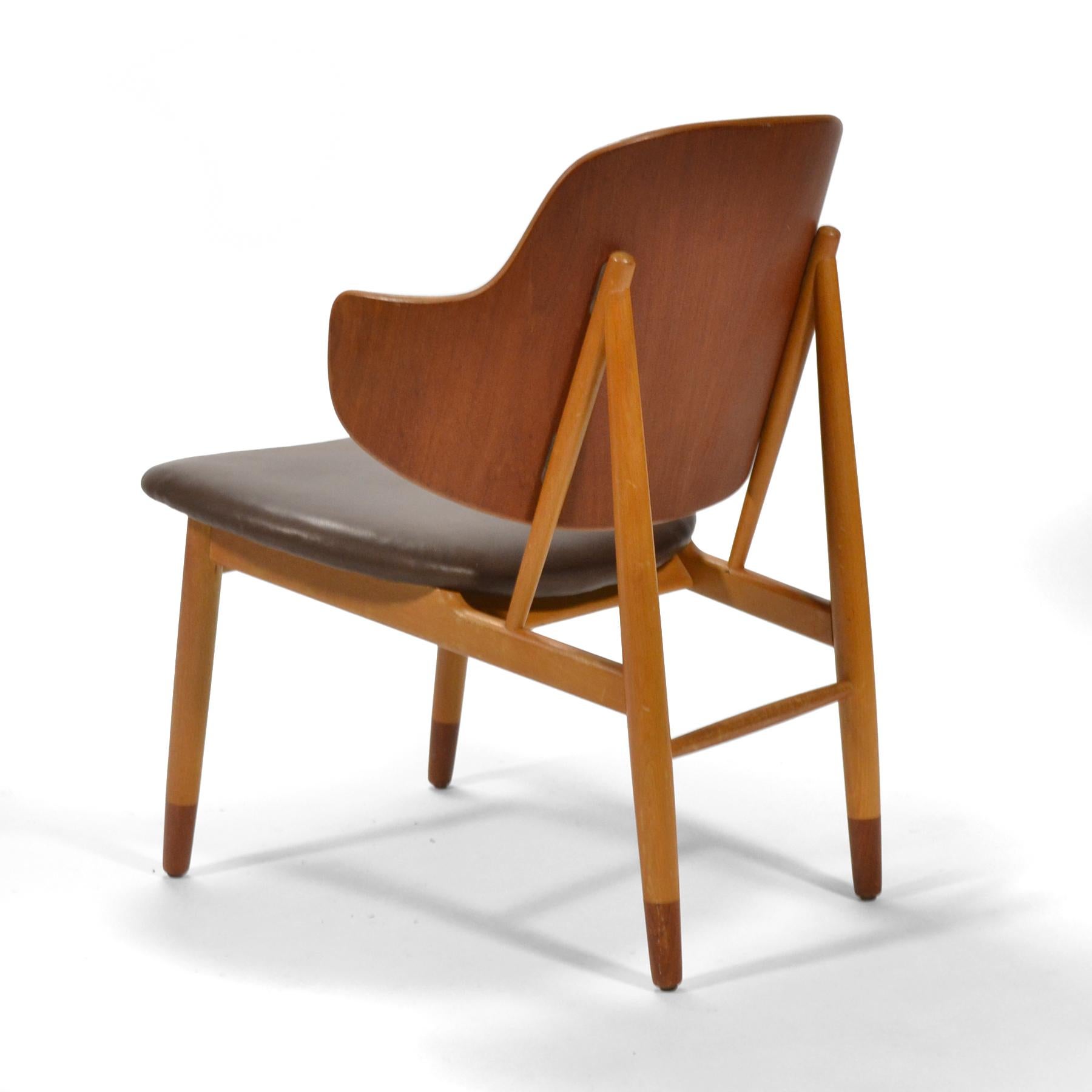 Ib Kofod-Larsen Lounge Chair in Teak and Birch In Good Condition In Highland, IN