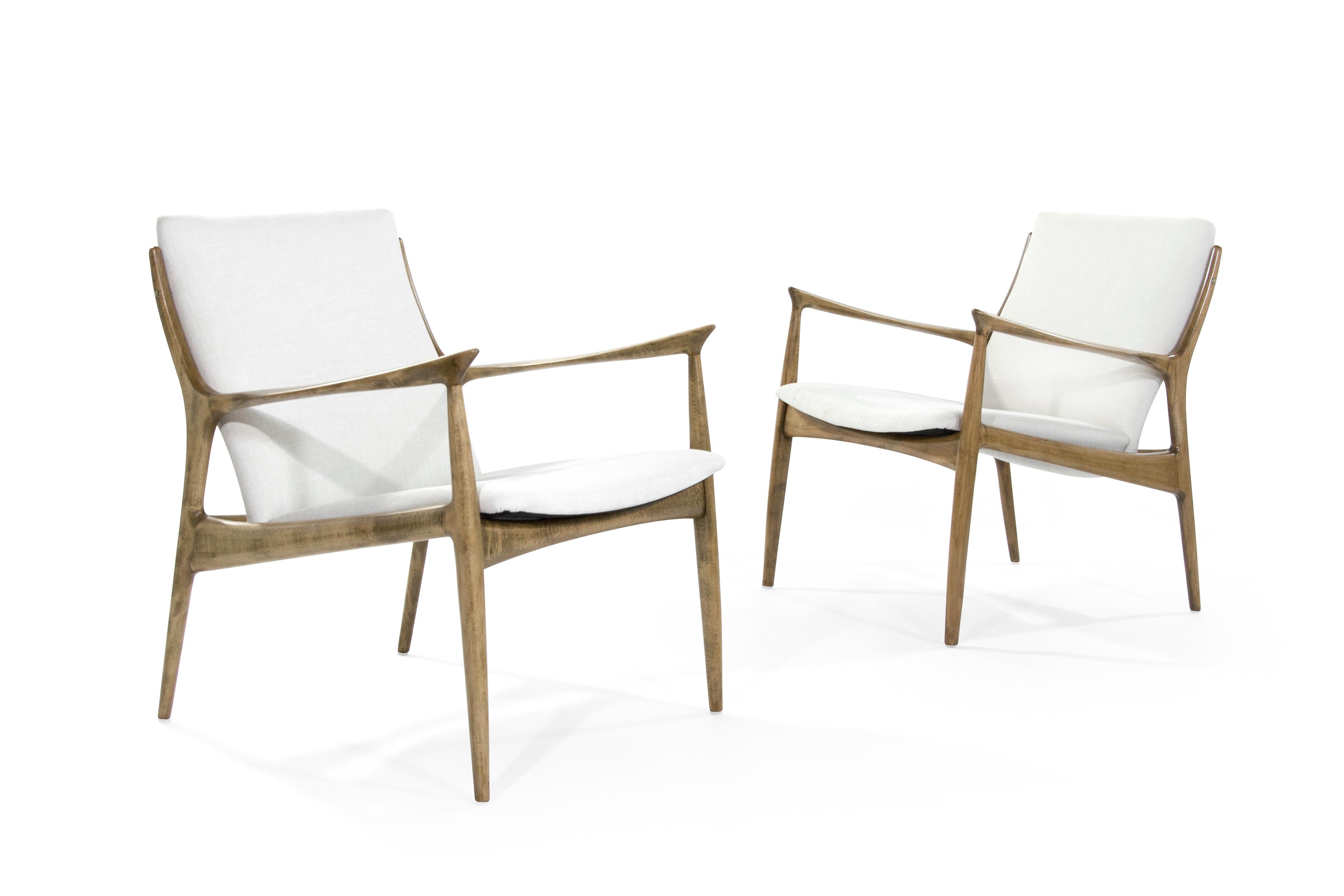 Ib Kofod-Larsen Lounge Chairs in Linen In Excellent Condition In Westport, CT