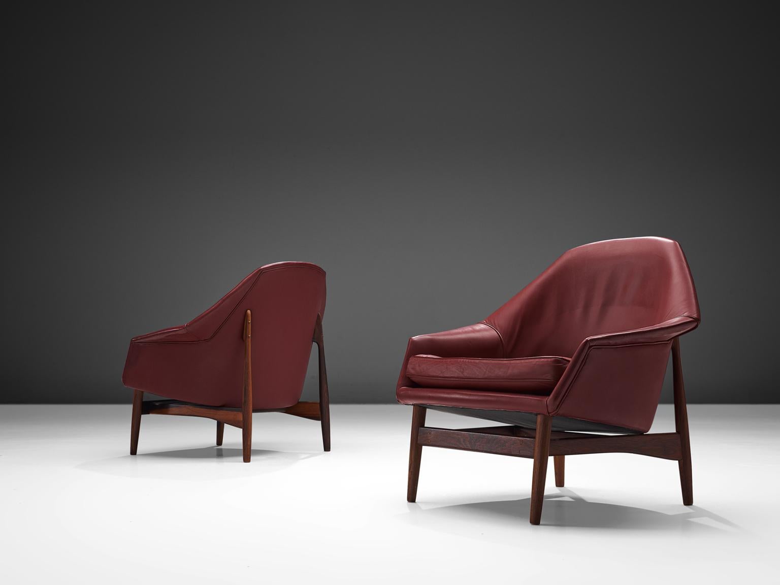 Ib Kofod-Larsen, armchairs, red leather and rosewood, Denmark, circa 1957

This set of comfortable elegant chairs is design by Ib Kofod-Larsen for Carlo Gahrm. The pieces feature the typical frame that we are used to by Ib Kofod-Larsen with rounded,