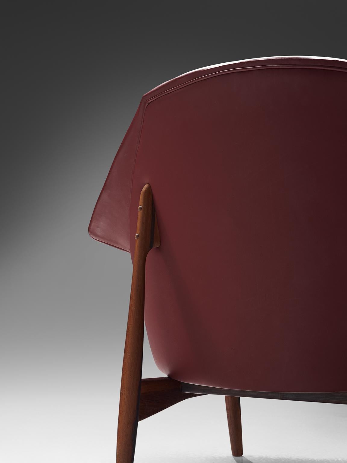 Ib Kofod-Larsen Lounge Chairs in Rosewood and Burgundy Leather In Good Condition In Waalwijk, NL