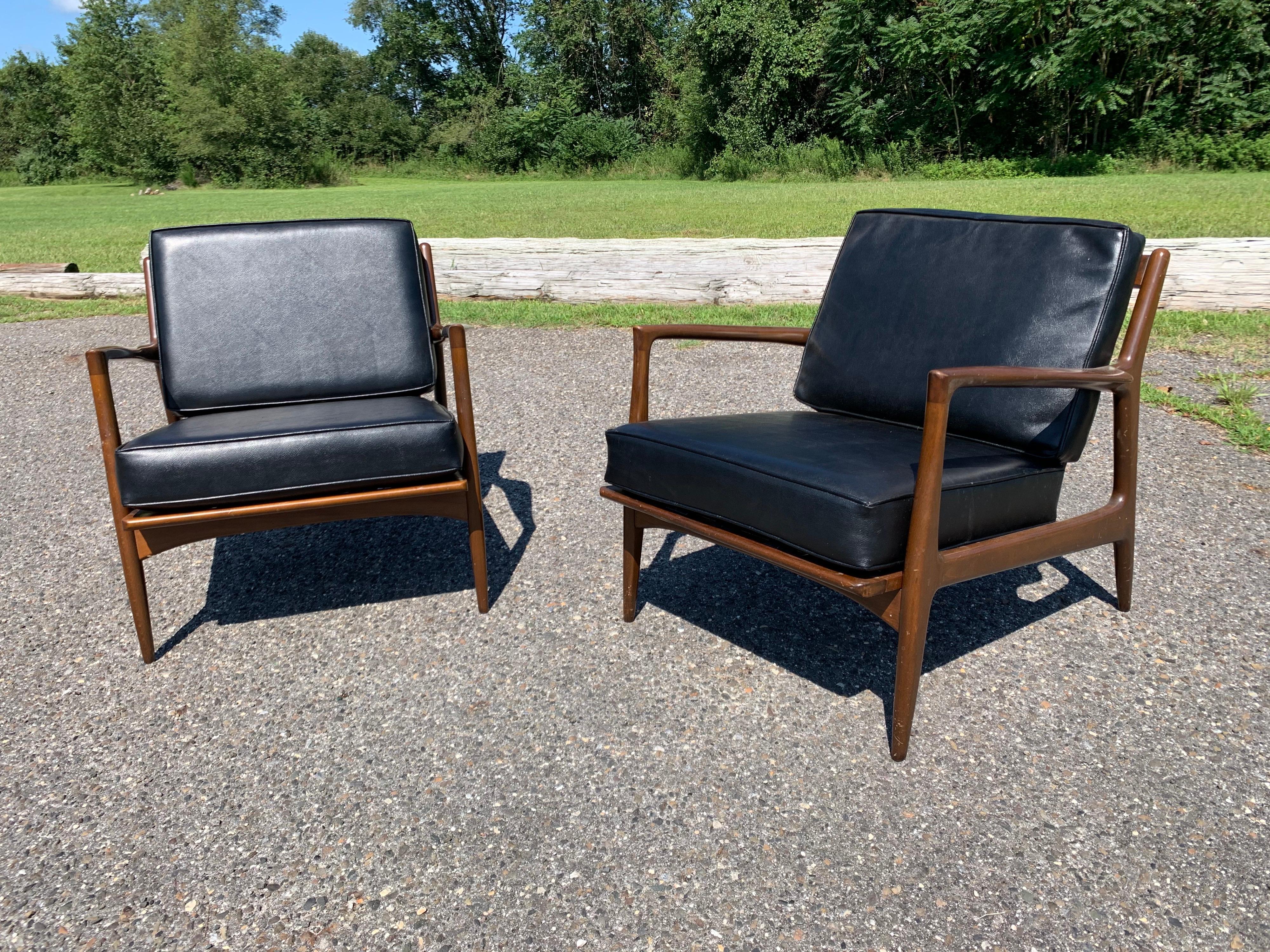 IB Kofod Larsen Lounge Chairs with new straps. Shipped with Blanket wrap courier service.
Bench frames having vinyl cushions and new straps. Solid condition with minor signs of age and usage. Well maintained.
27x30.5x31.5” HWD SH 16”