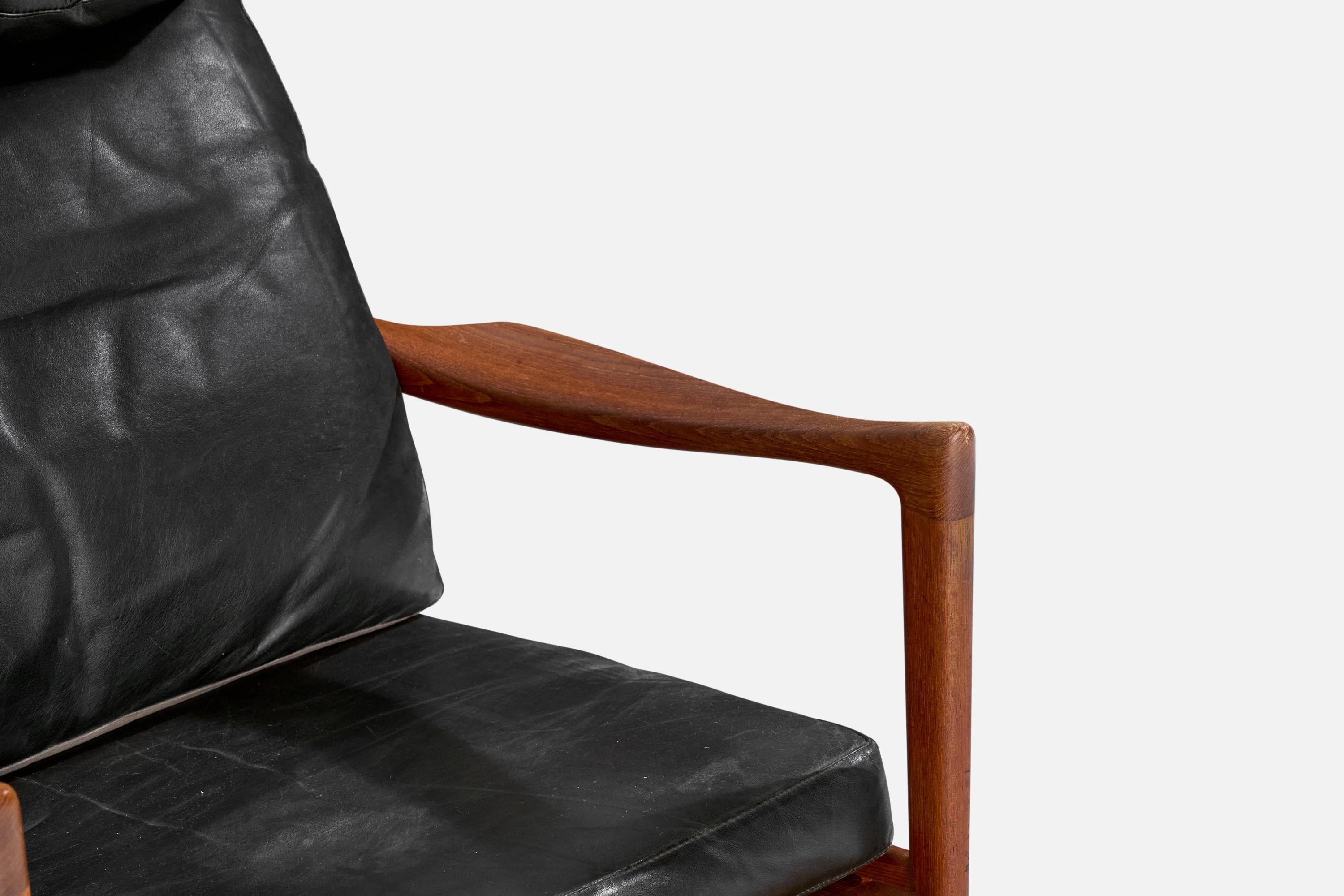 Suédois Ib Kofod-Larsen, Chaises longues, teck, cuir, Suède, années 1950 en vente