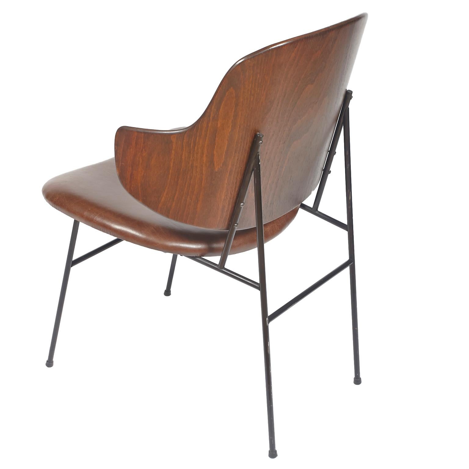 Ib Kofod-Larsen Mid-Century Modern Penguin Chair In Good Condition For Sale In Tucson, AZ